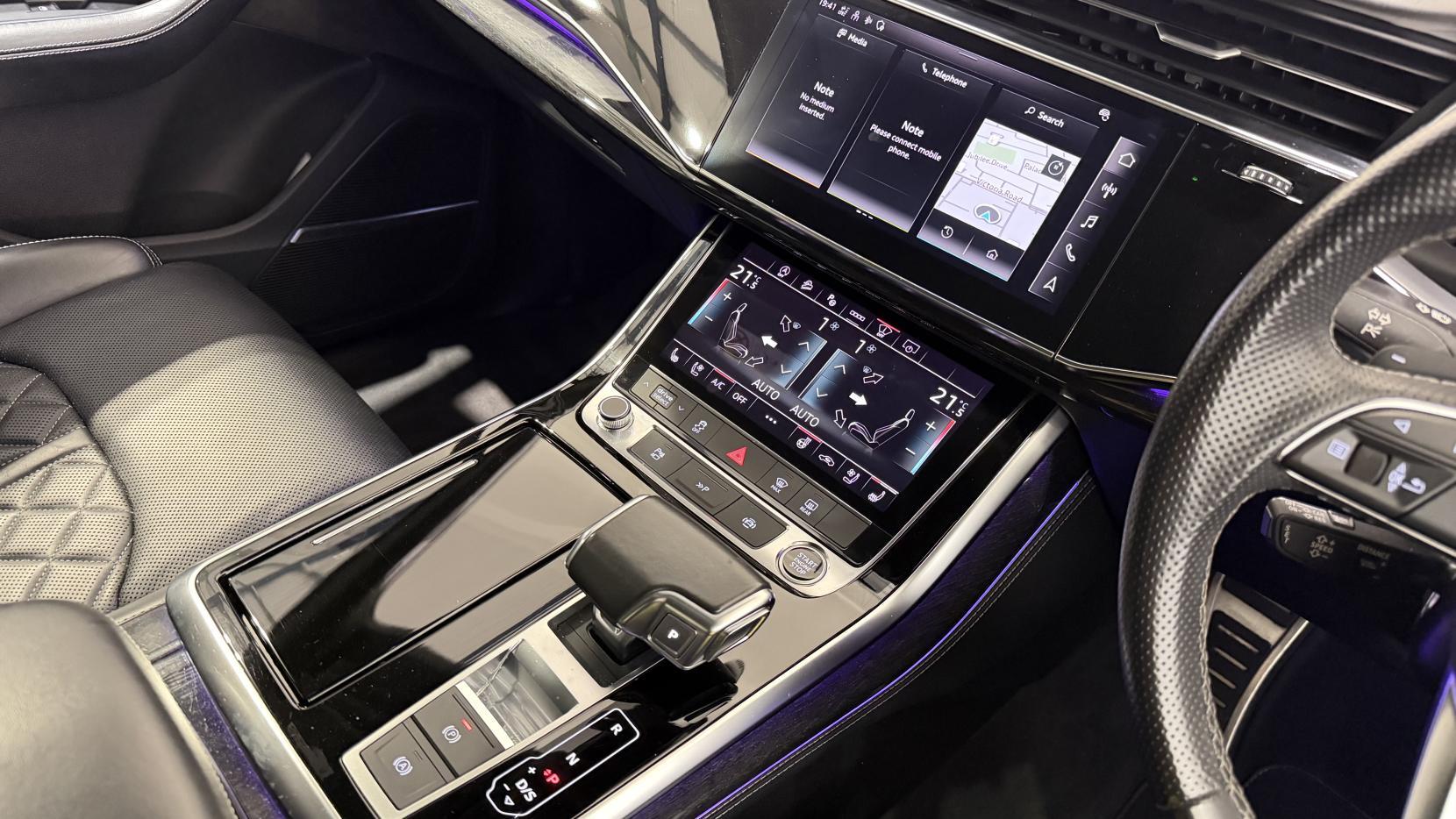 Audi Q7 view 29