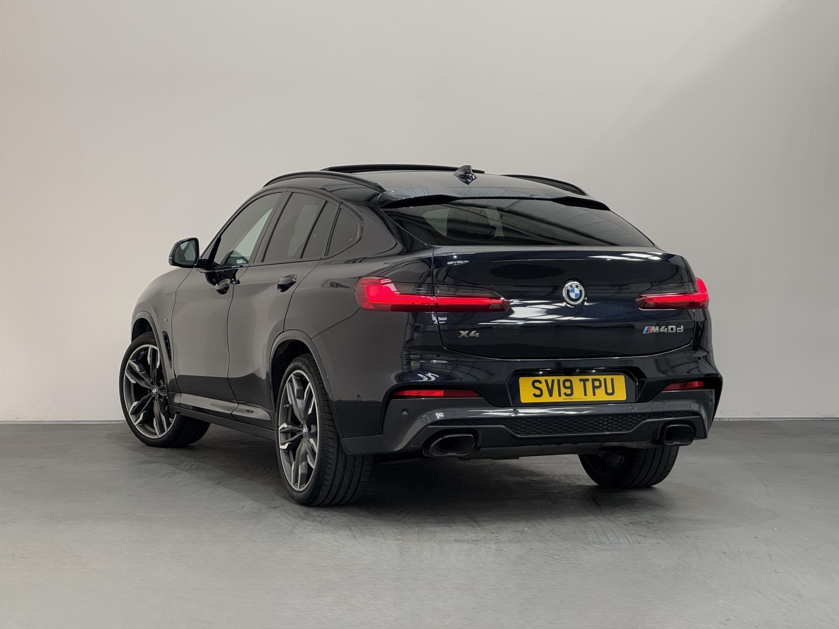 BMW X4 view 10