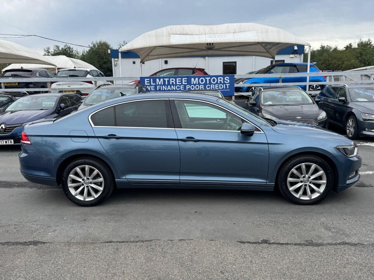 Volkswagen Passat view 11