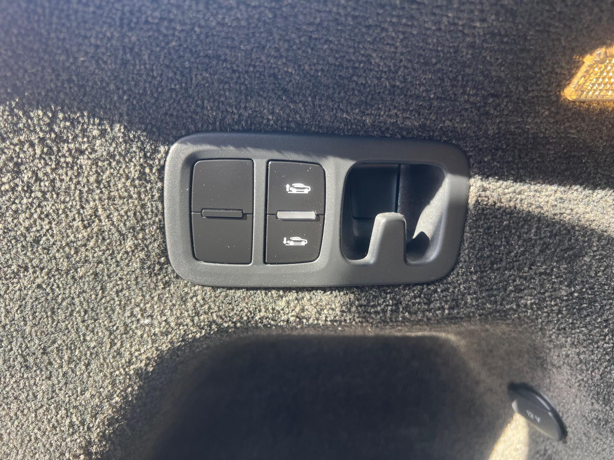 Bentley Bentayga view 33