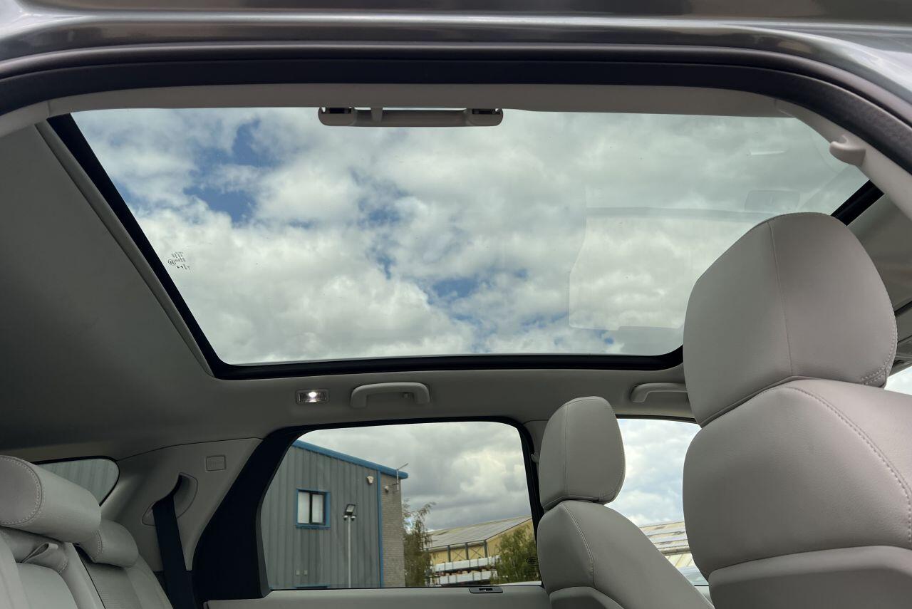 Land Rover Discovery Sport view 2