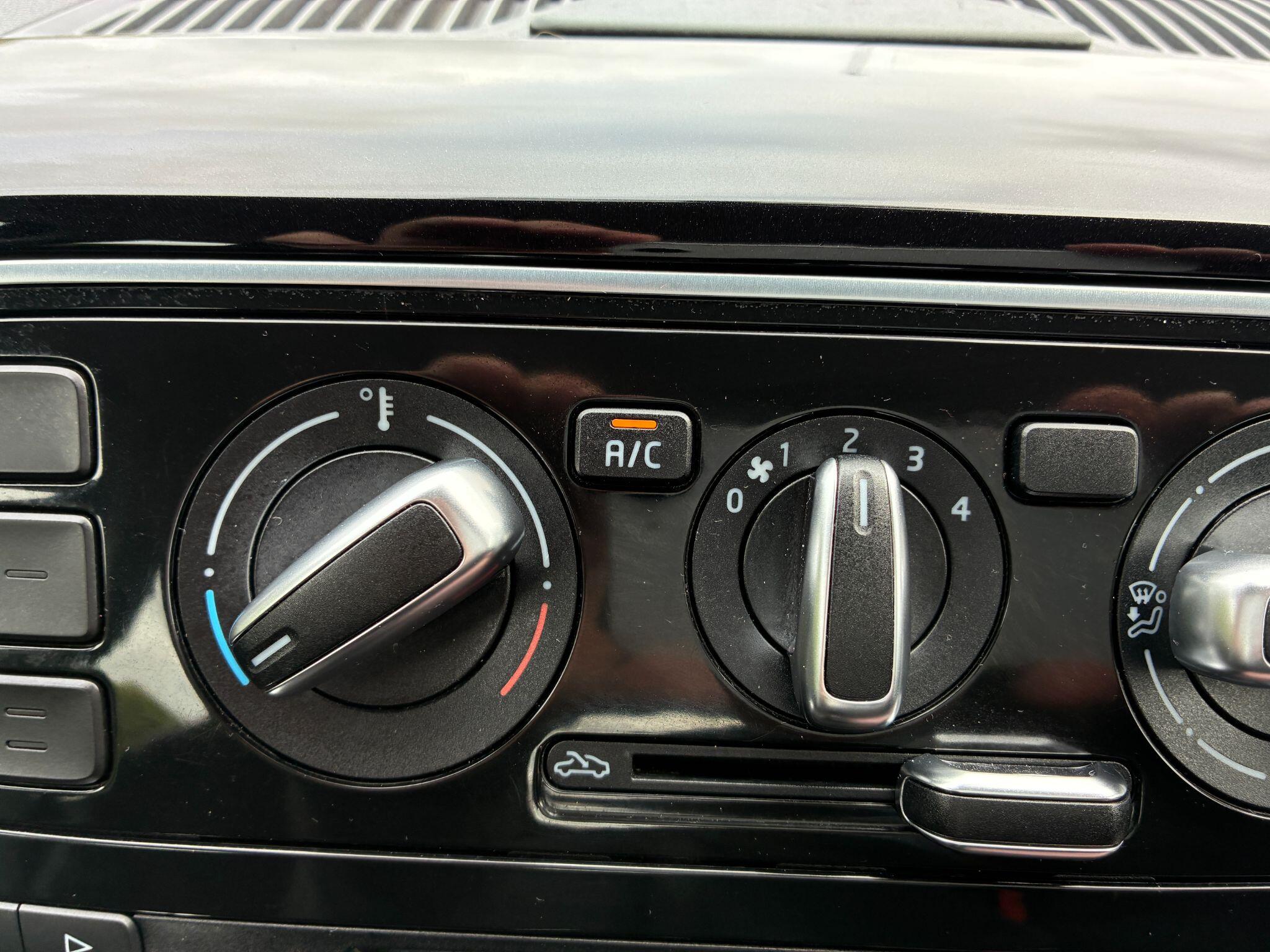 Volkswagen Up! view 13