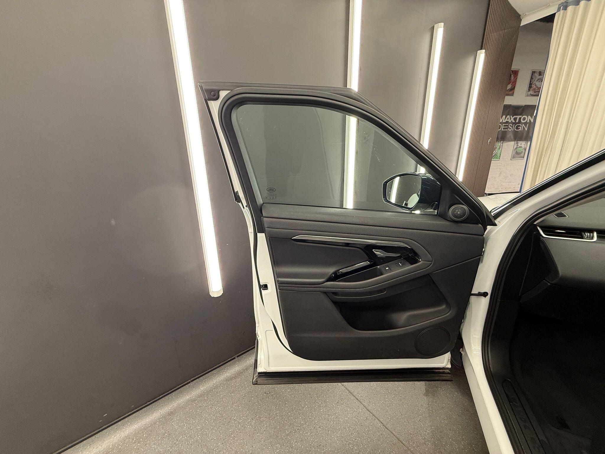 Land Rover Range Rover Evoque view 16