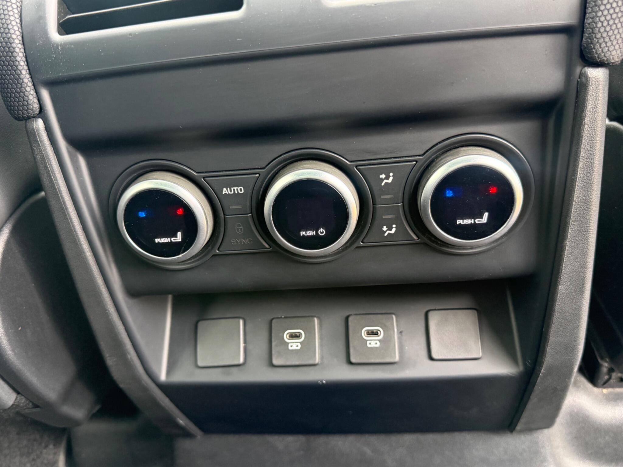 Land Rover Defender 130 view 23
