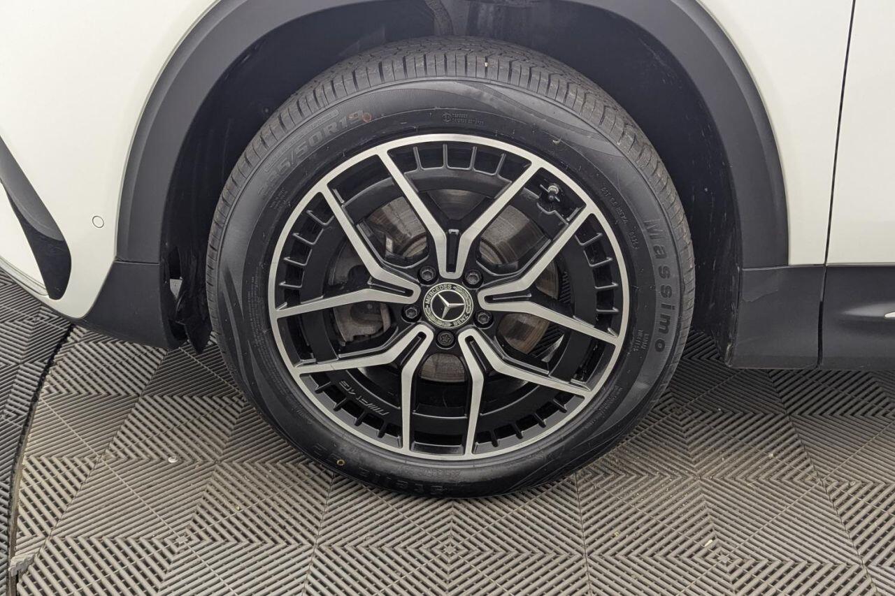 Mercedes-Benz Eqb view 62