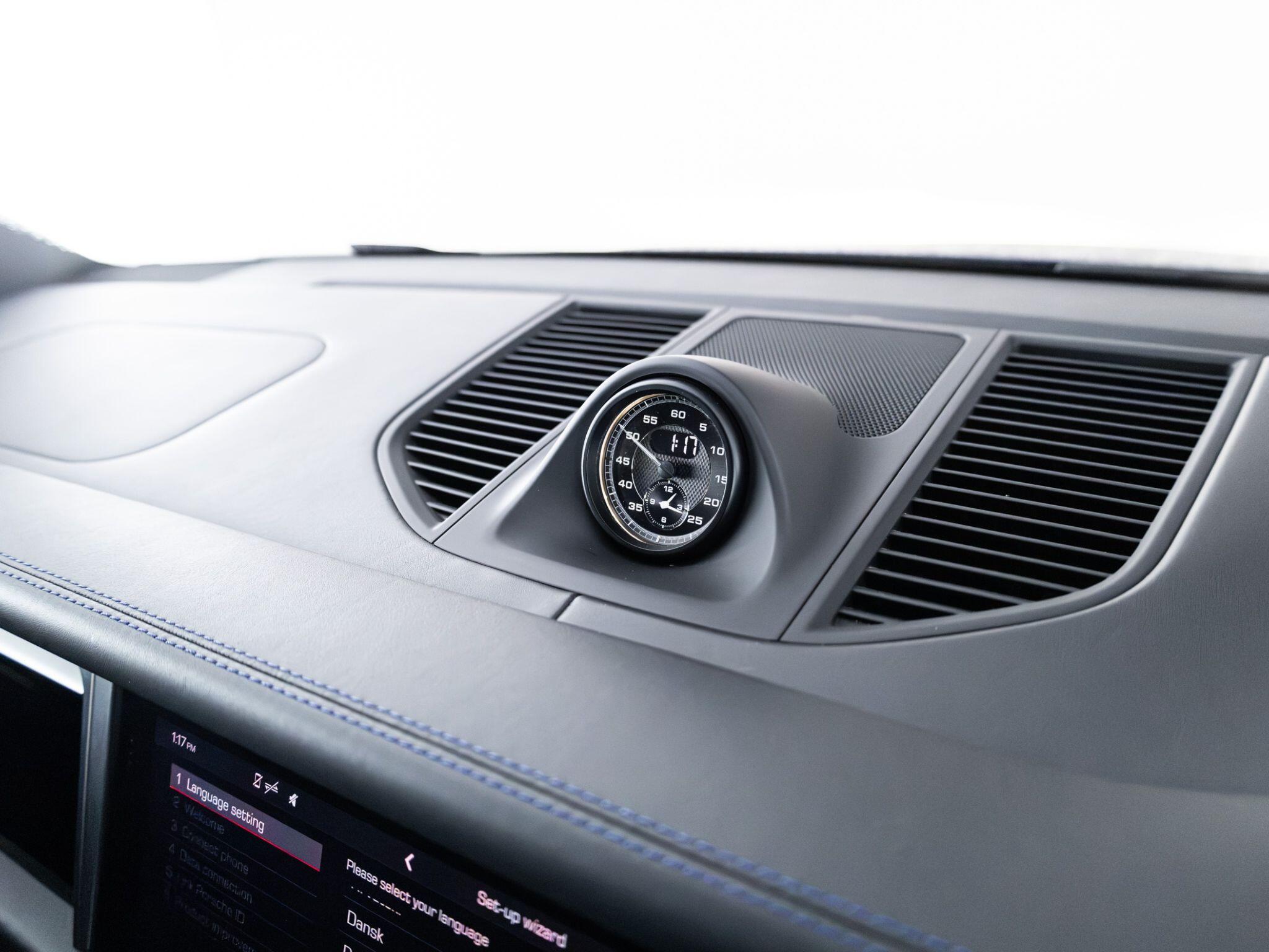 Porsche Macan view 54
