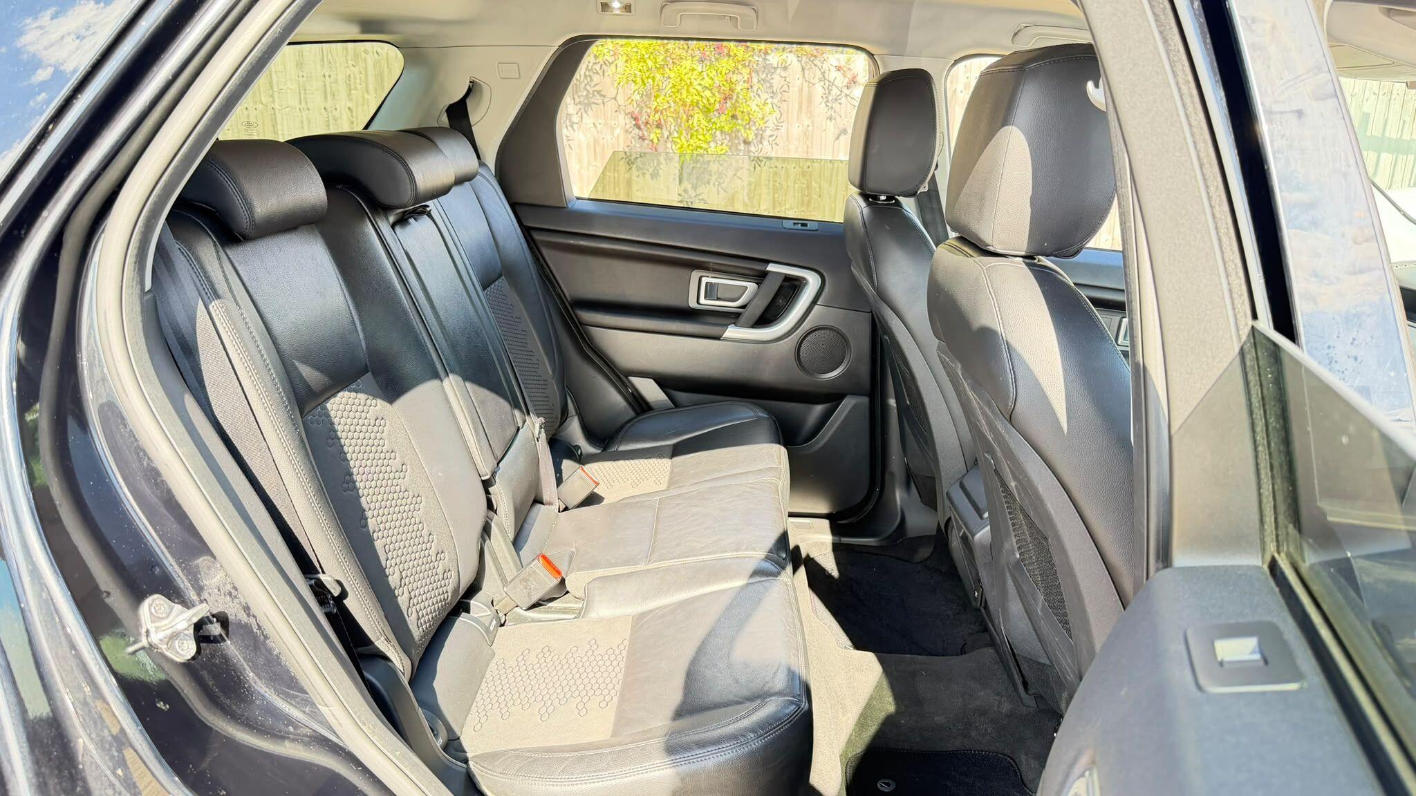 Land Rover Discovery Sport view 14