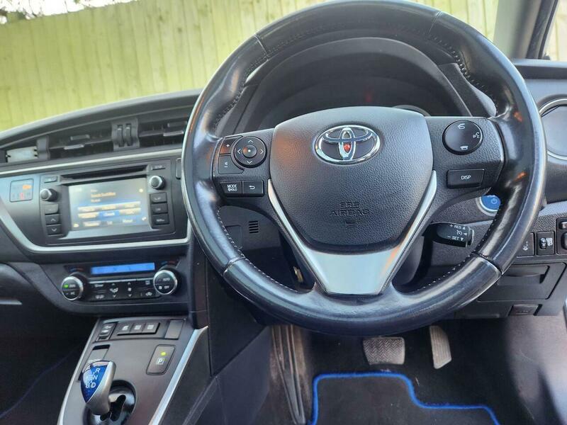 2014 Toyota Auris 1.8 VVT-h Excel Touring Sports CVT Euro 5 (s/s) 5dr • 104,000 miles image 27