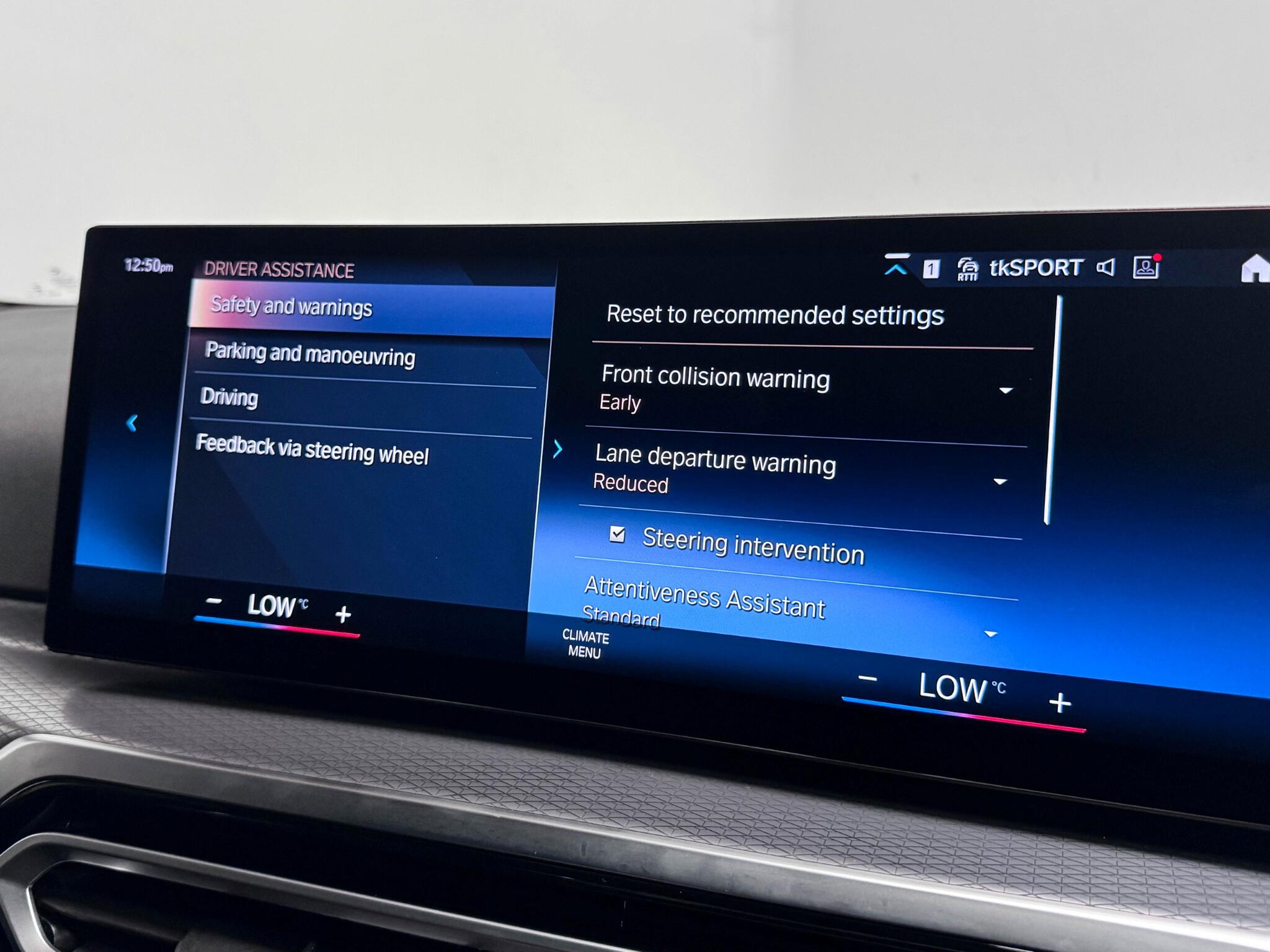 BMW 3 Series view 44