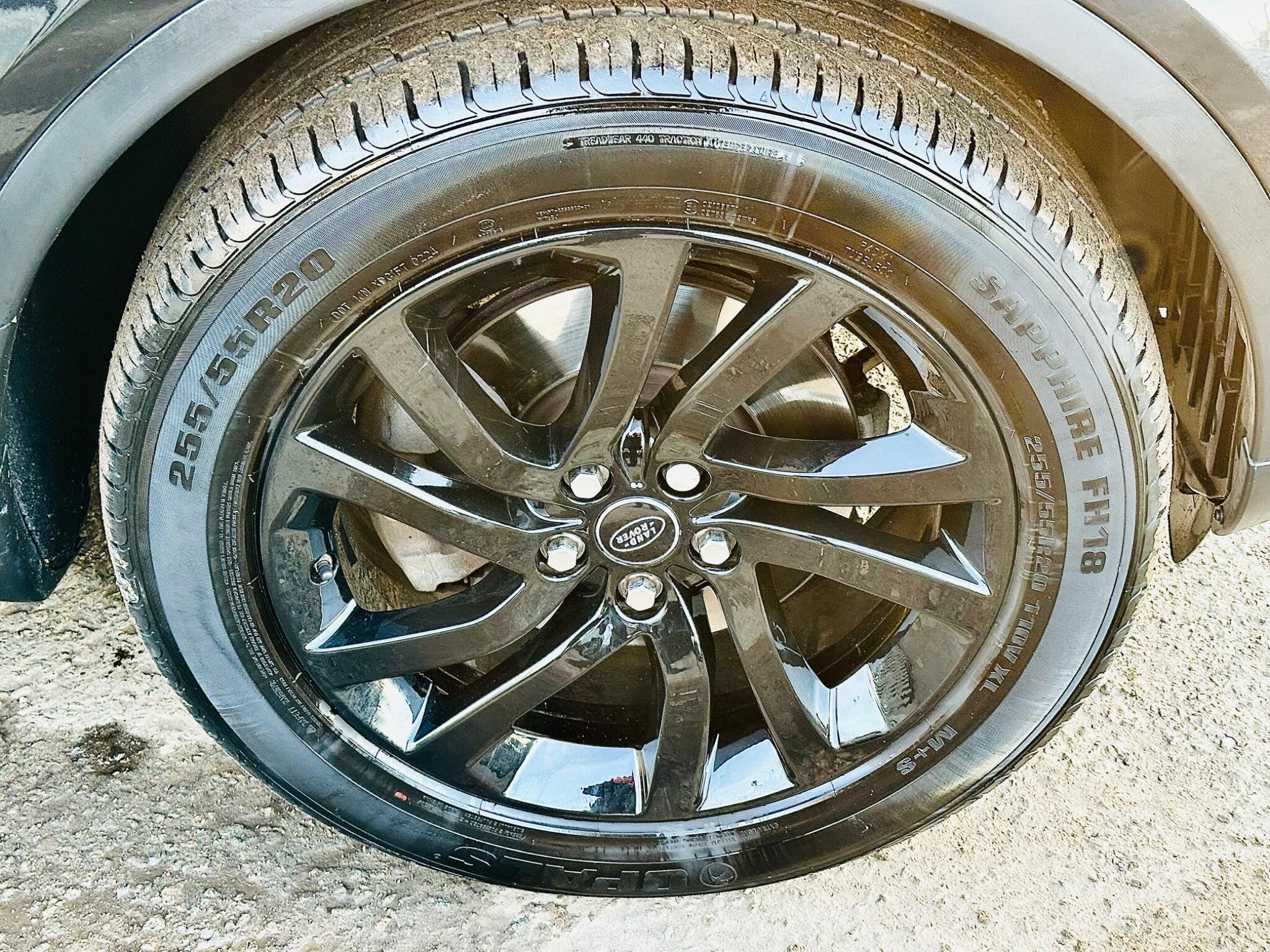 Land Rover Discovery view 16