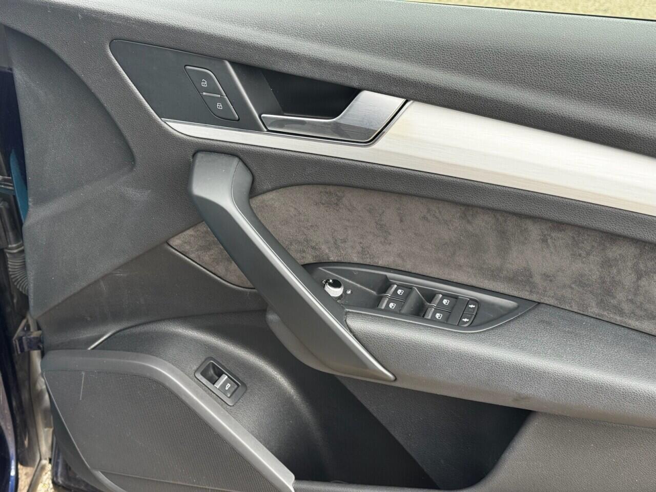Audi Q5 view 32