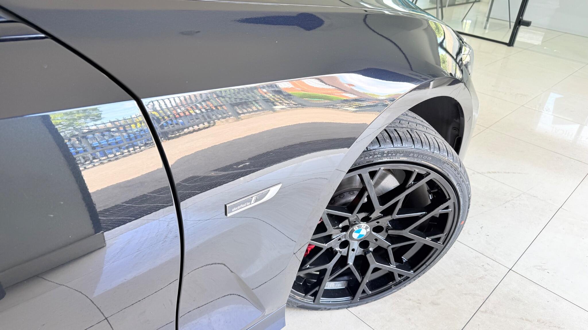 BMW 3 Series view 17