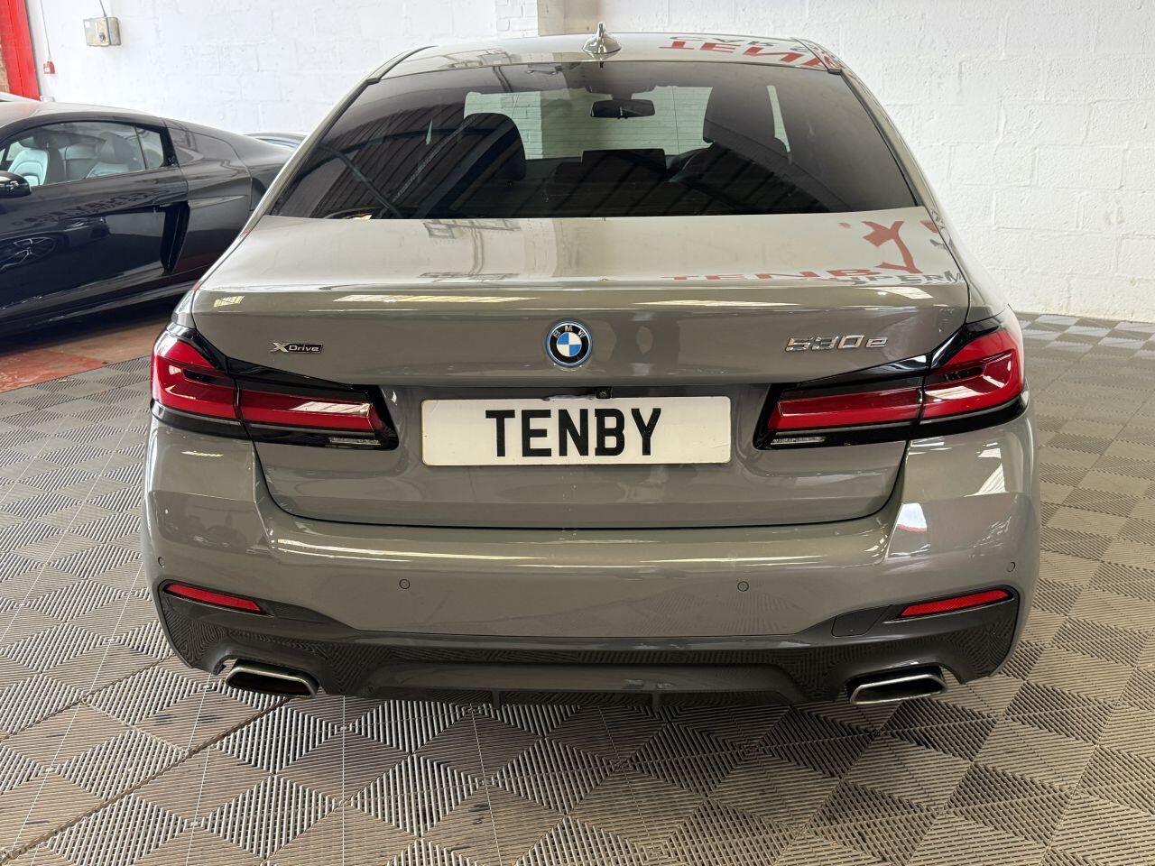 BMW 5 Series view 8