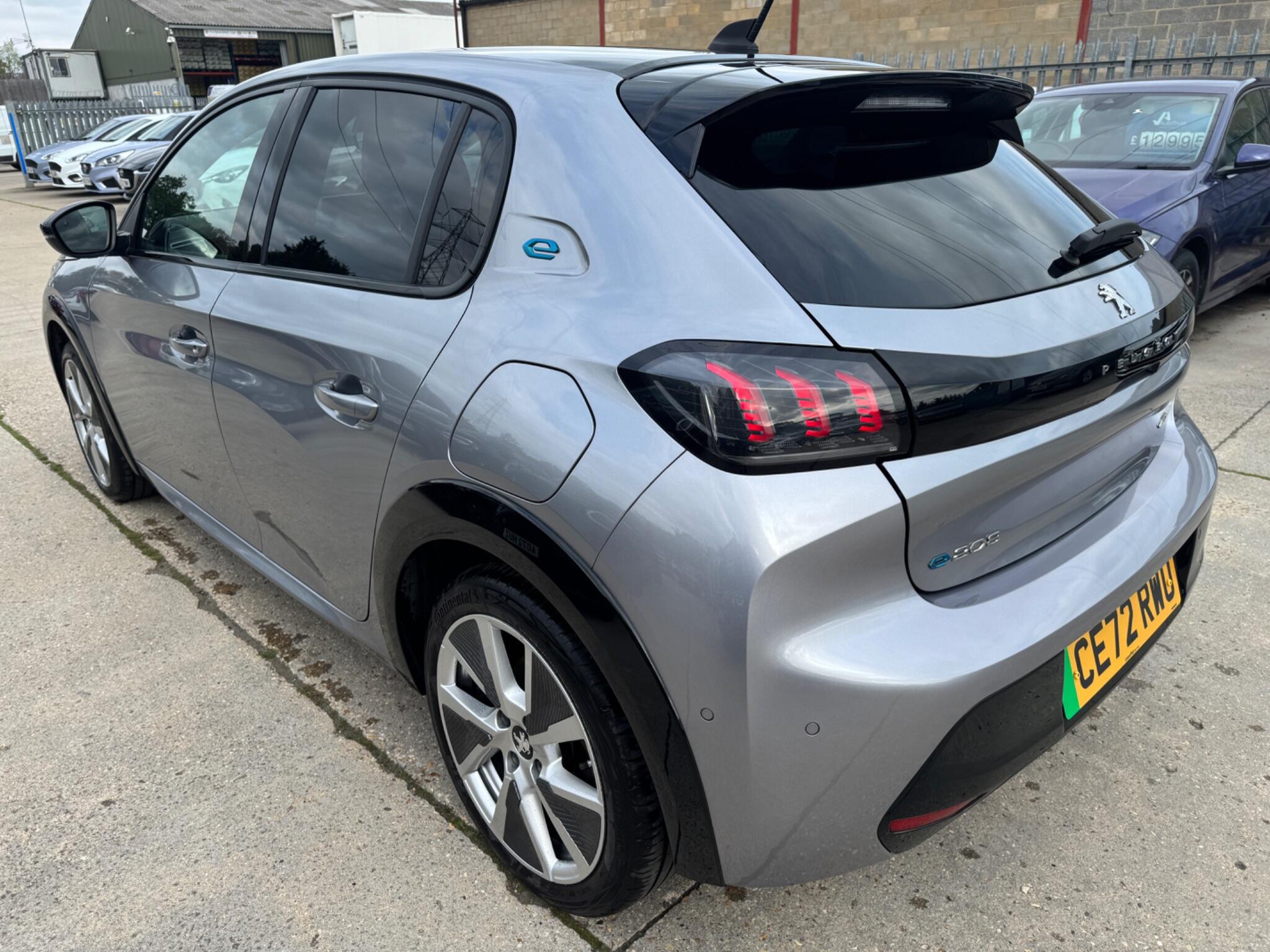 Peugeot E-208 view 6