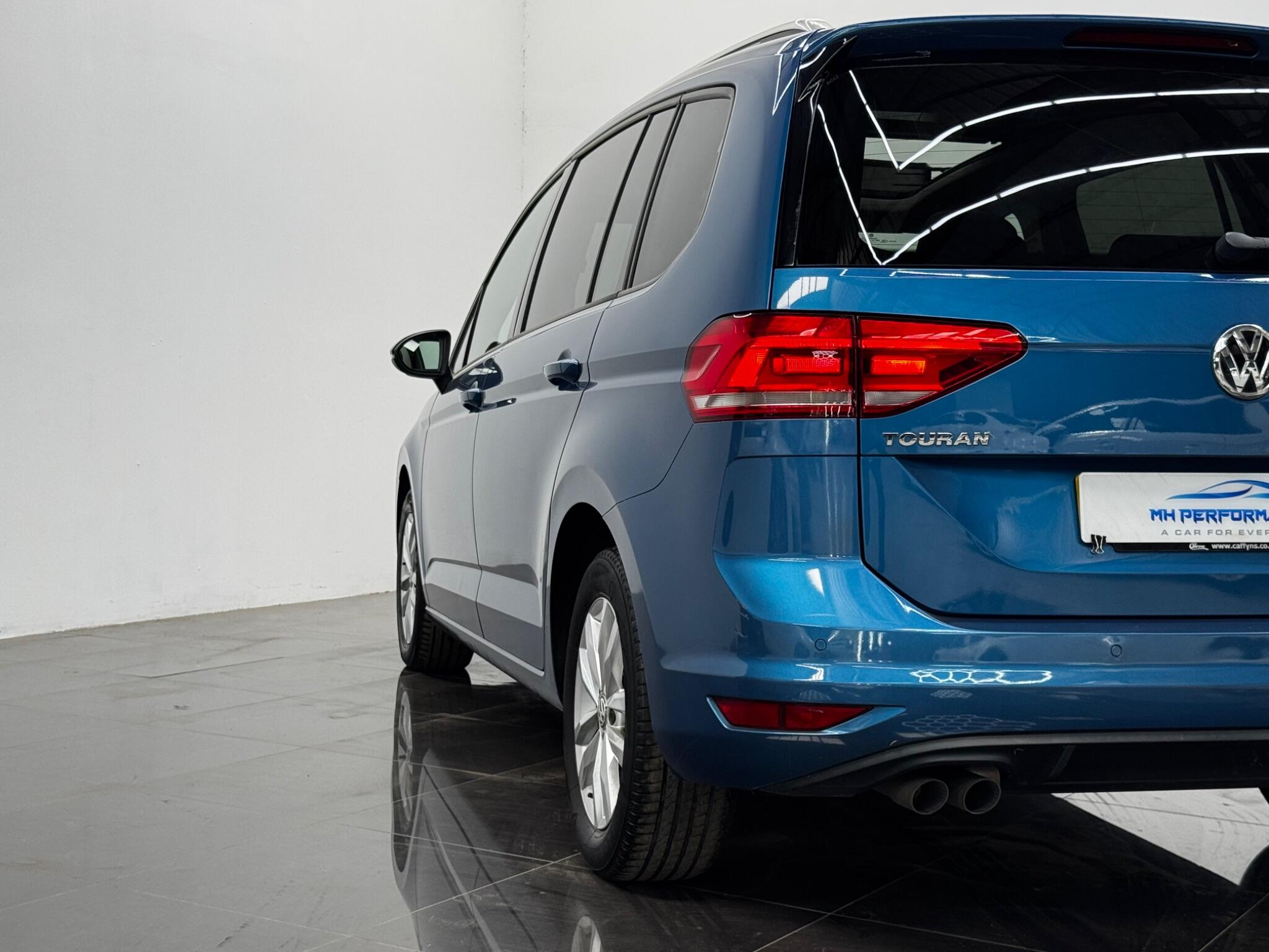 Volkswagen Touran view 21