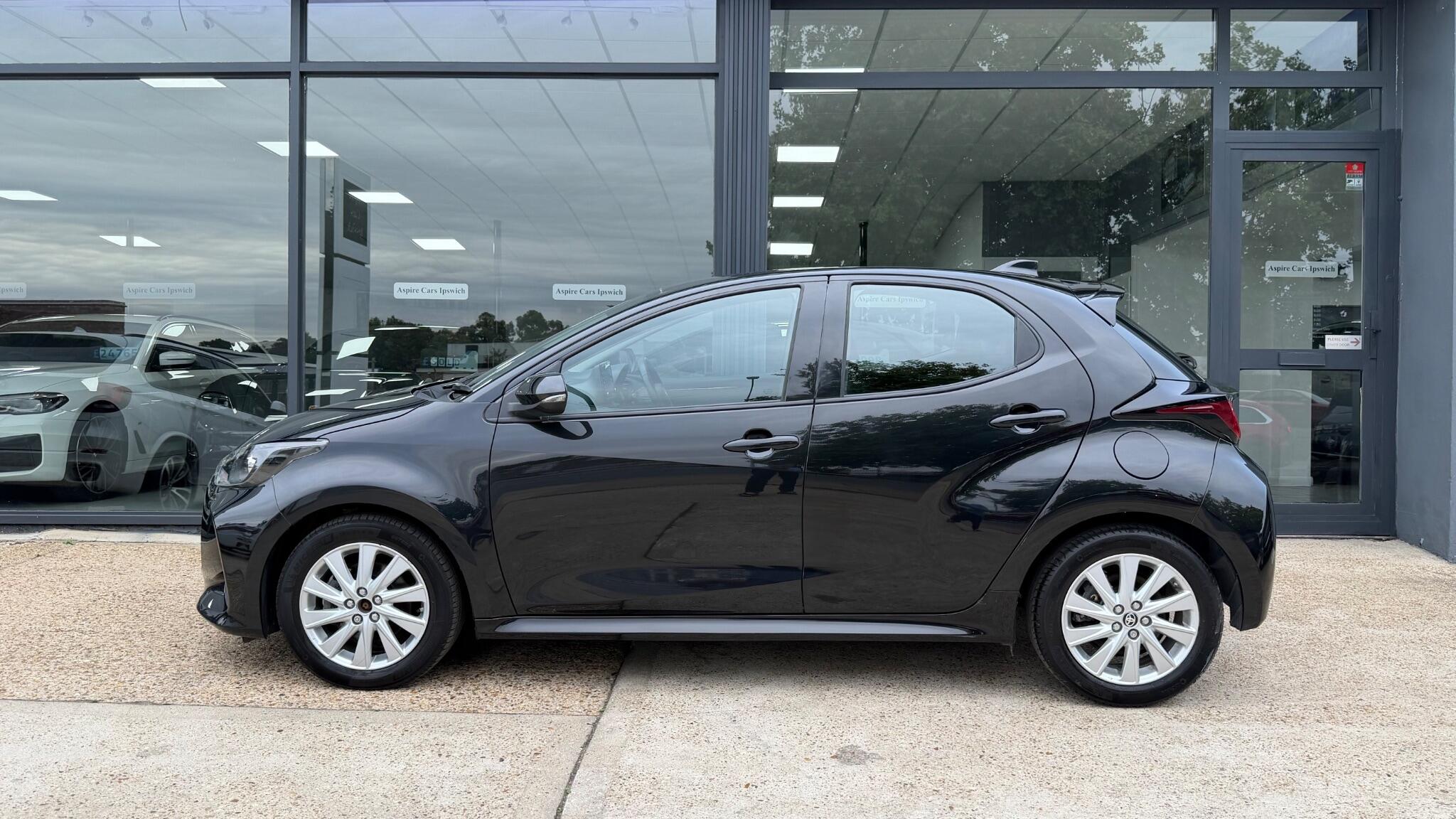 Toyota Yaris view 4