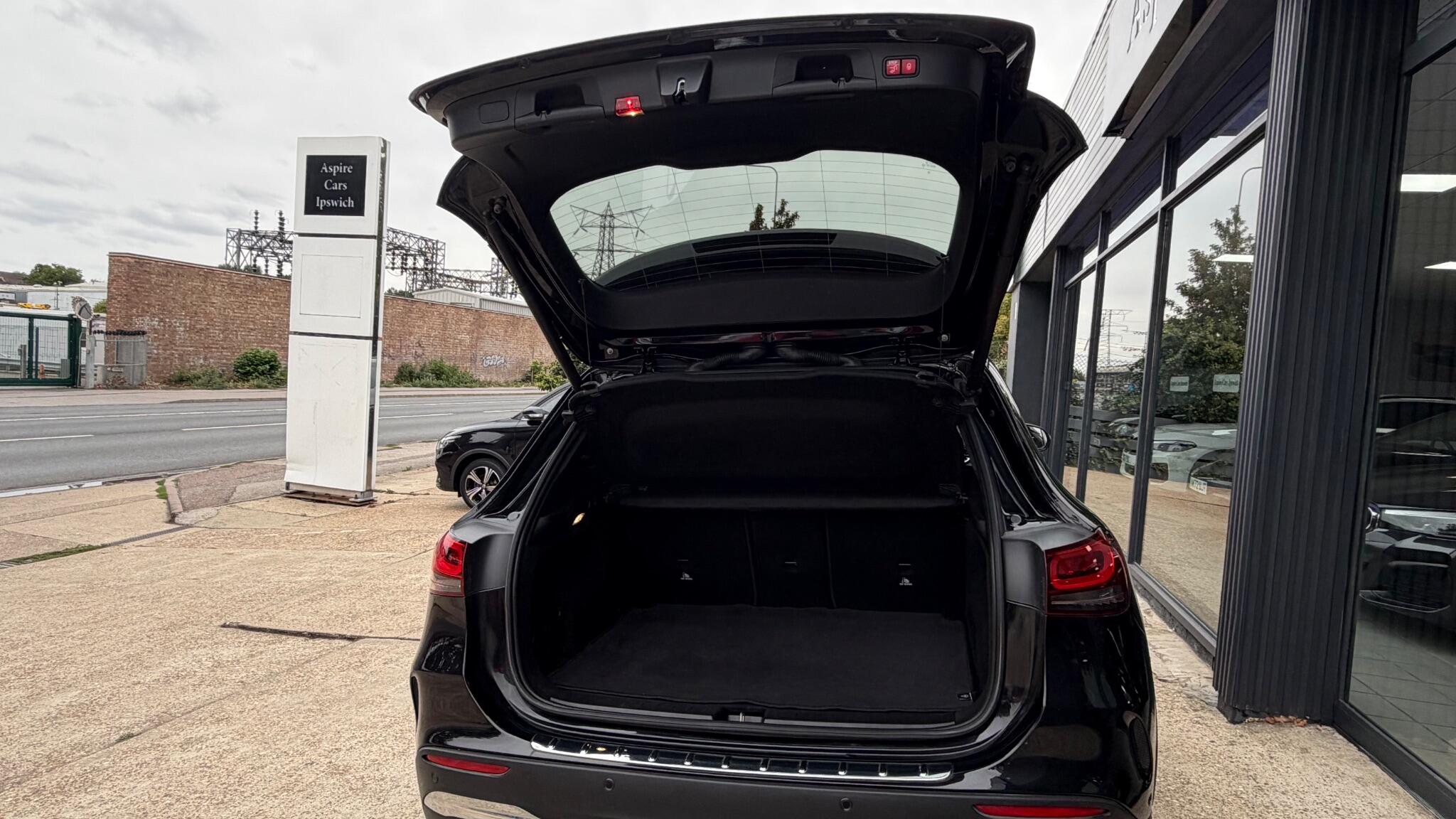Mercedes-Benz Gla view 28