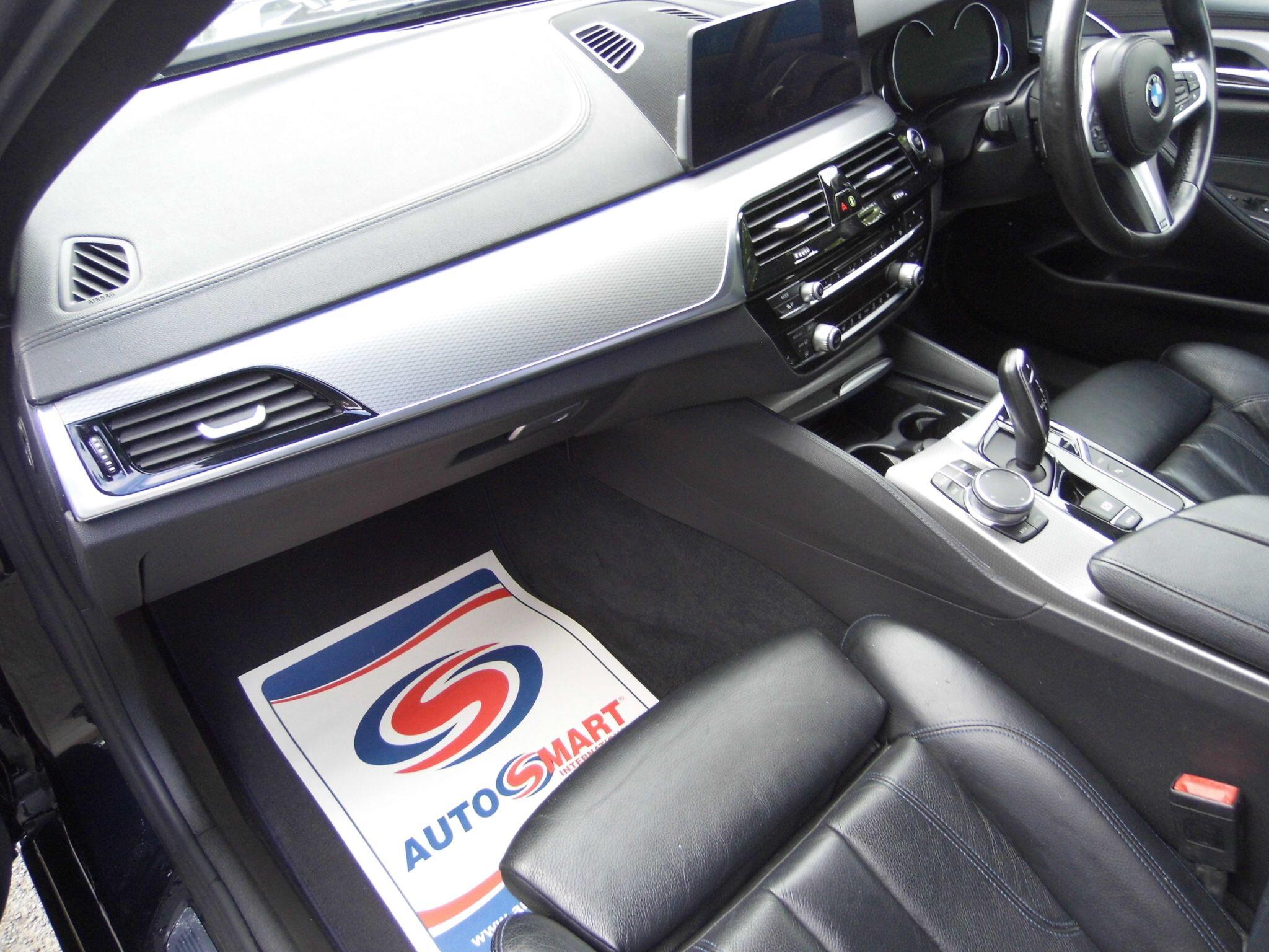 BMW 5 Series view 36