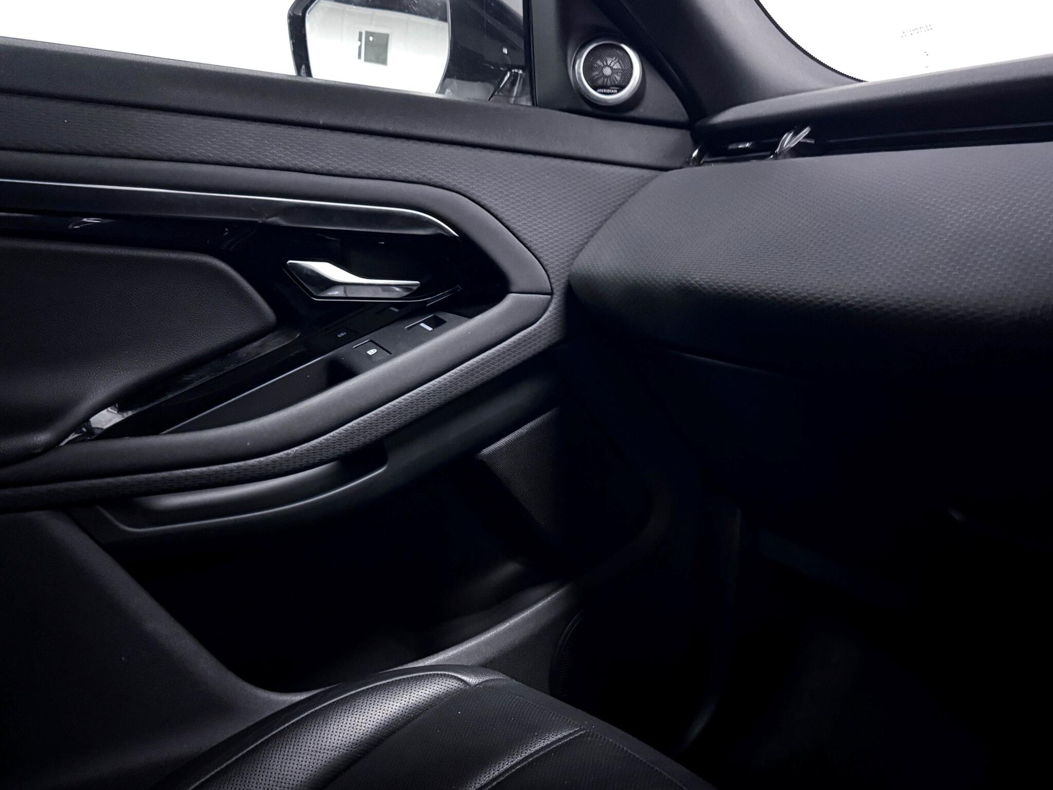 Land Rover Range Rover Evoque view 32