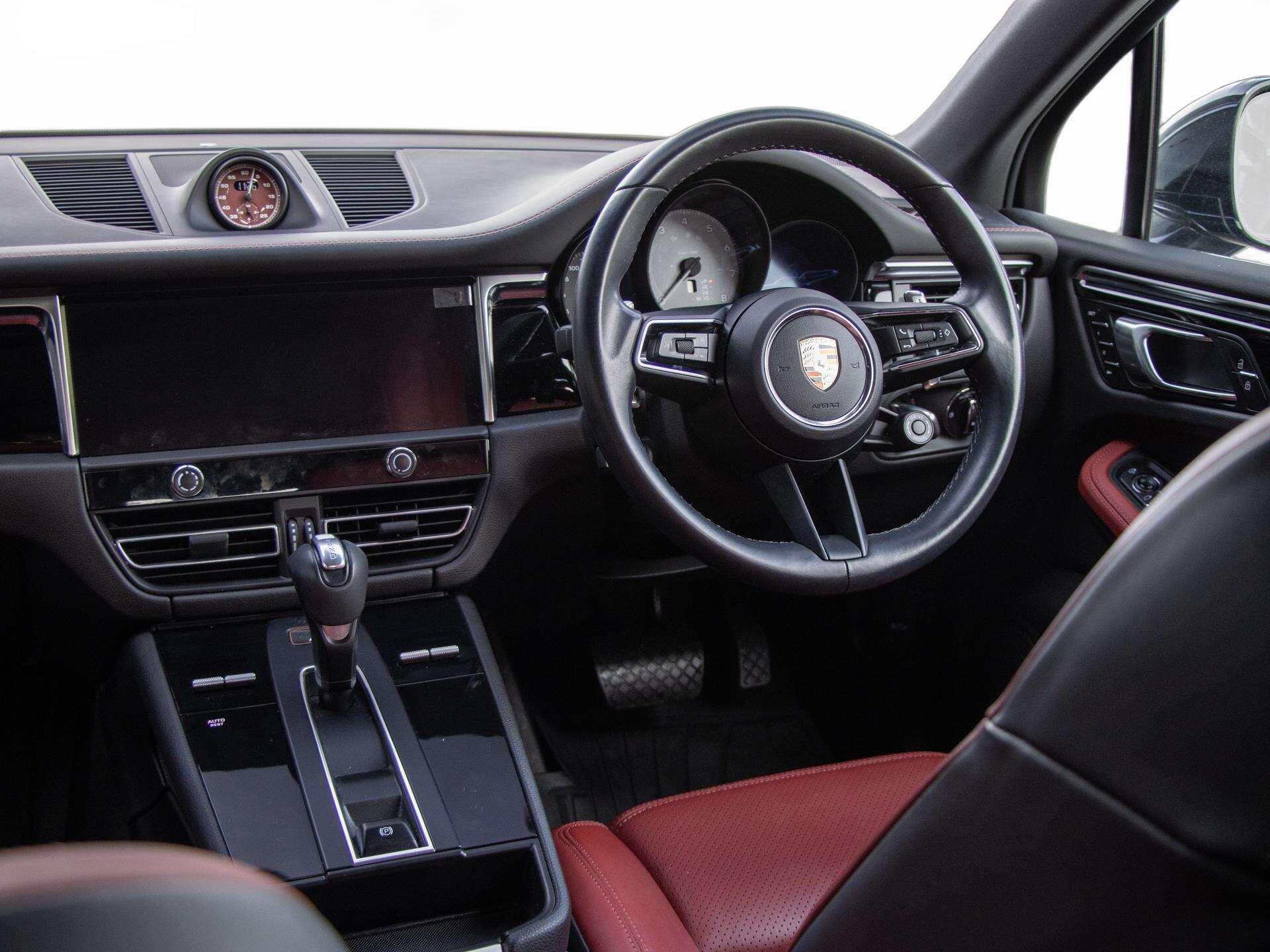 Porsche Macan view 3