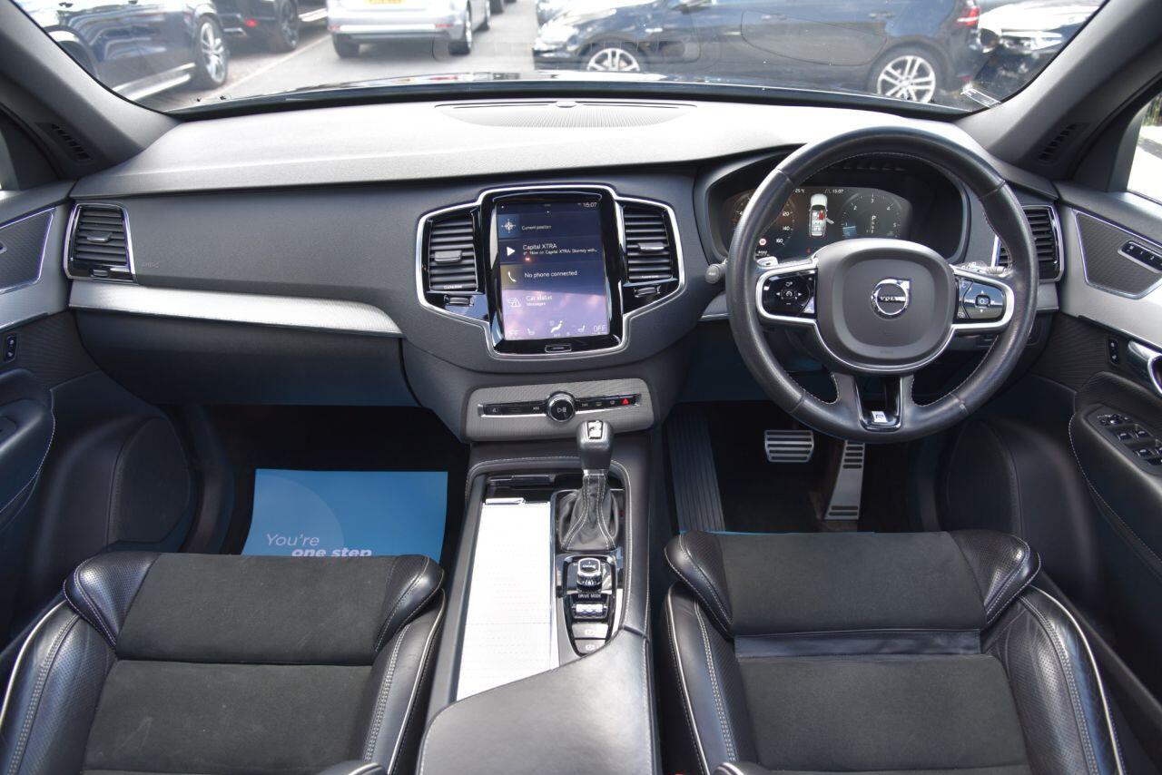 Volvo XC90 view 2