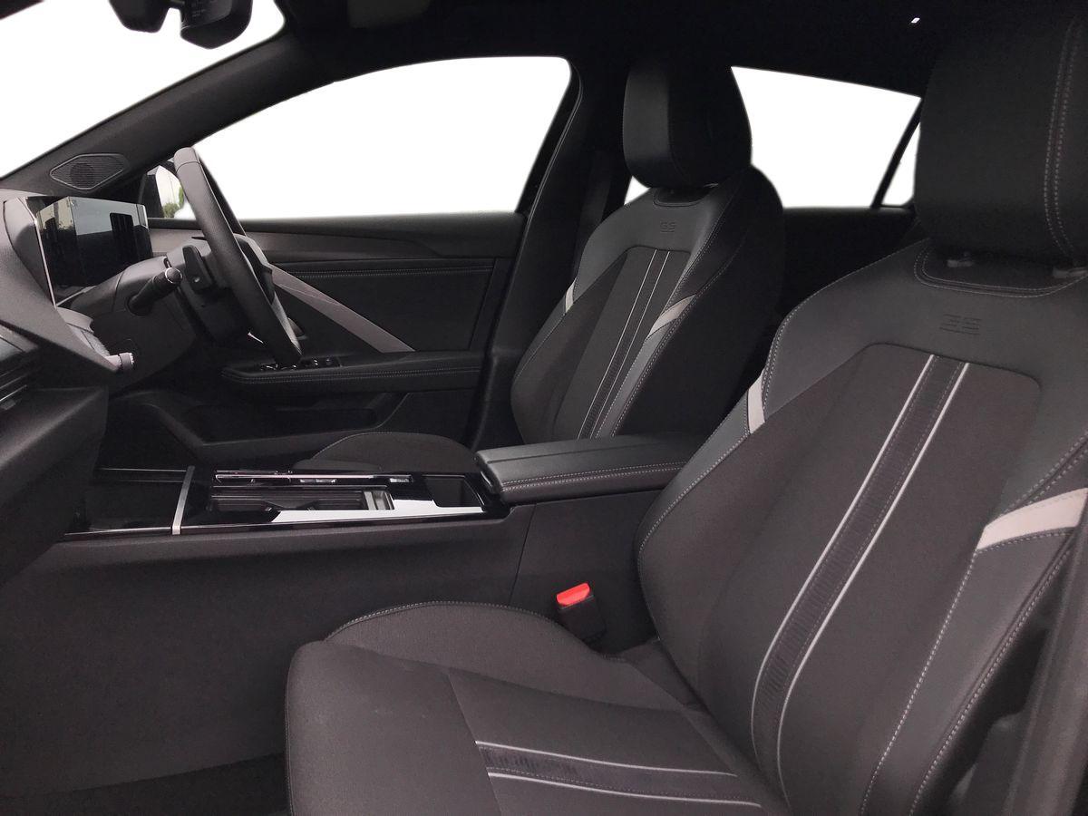 Vauxhall Astra view 6