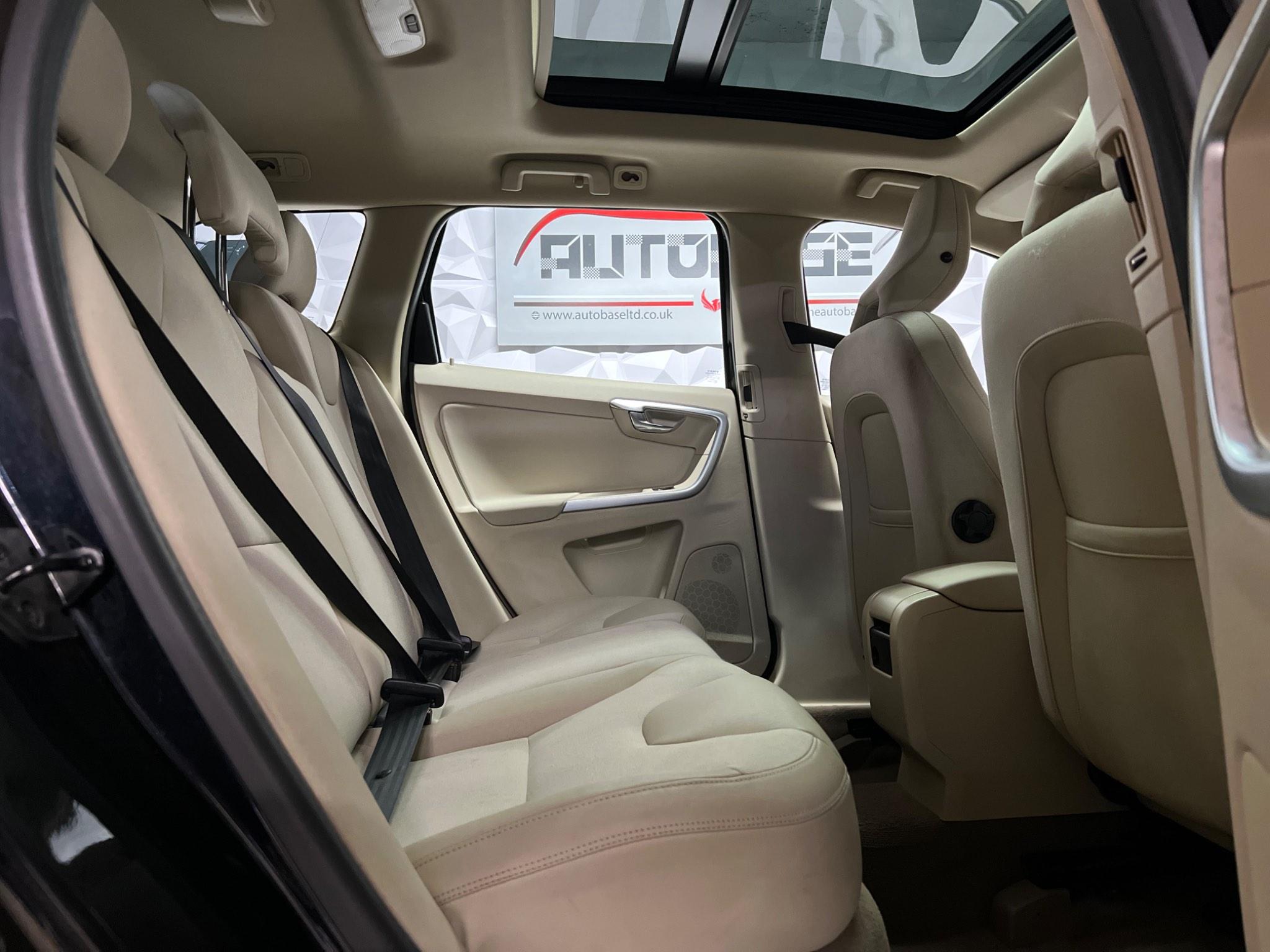 Volvo XC60 view 16