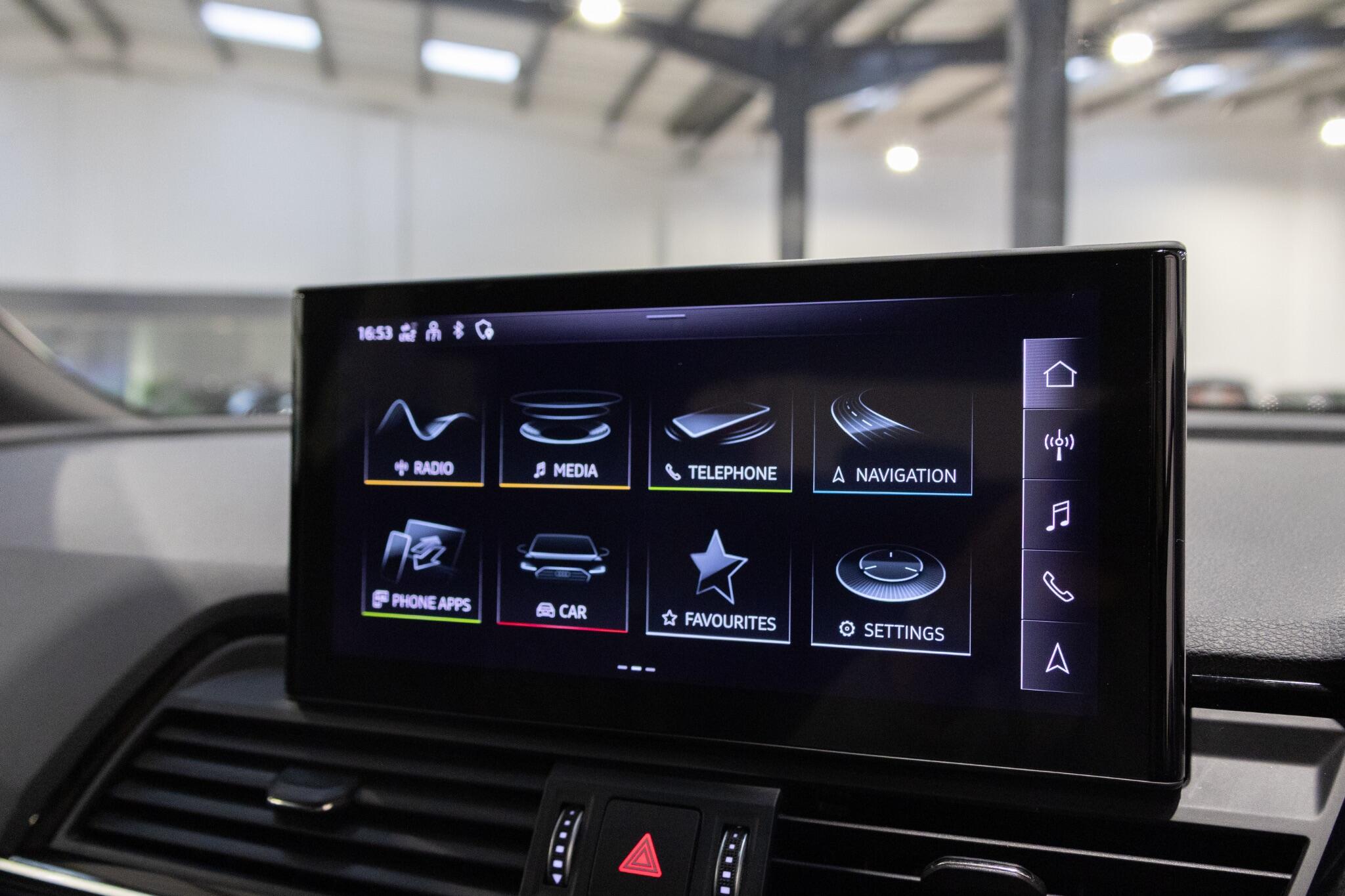Audi Q5 view 17