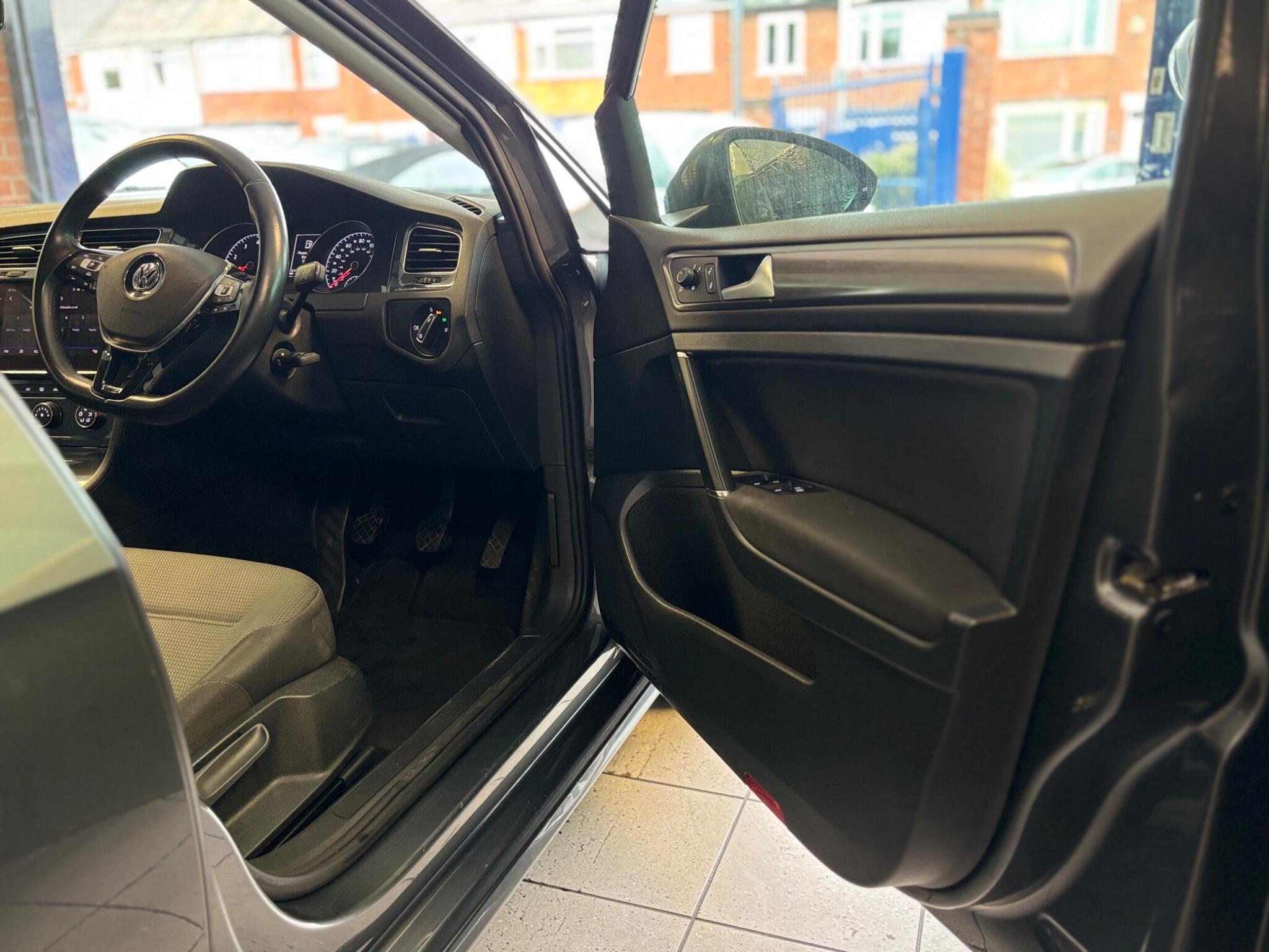 Volkswagen Golf view 13