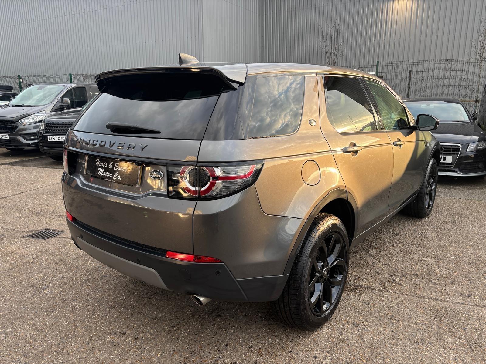 Land Rover Discovery Sport view 11