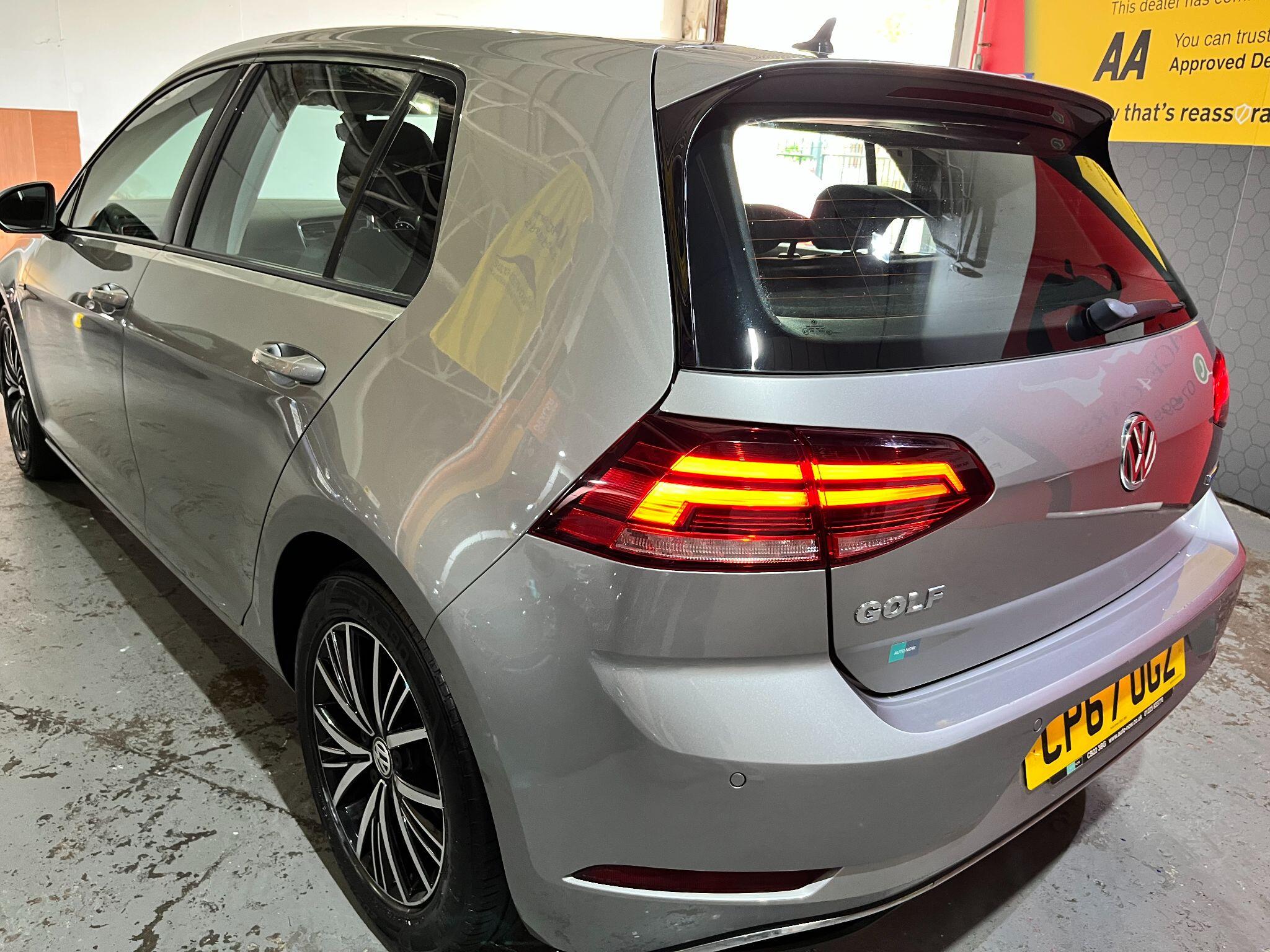 Volkswagen Golf view 10