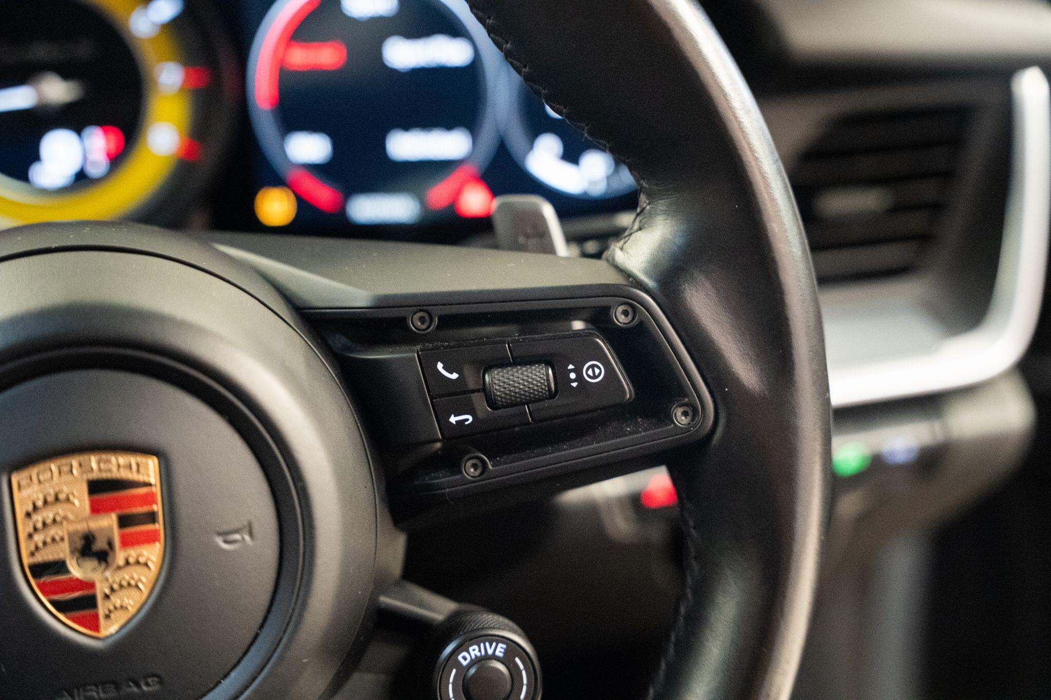 Porsche 911 view 35