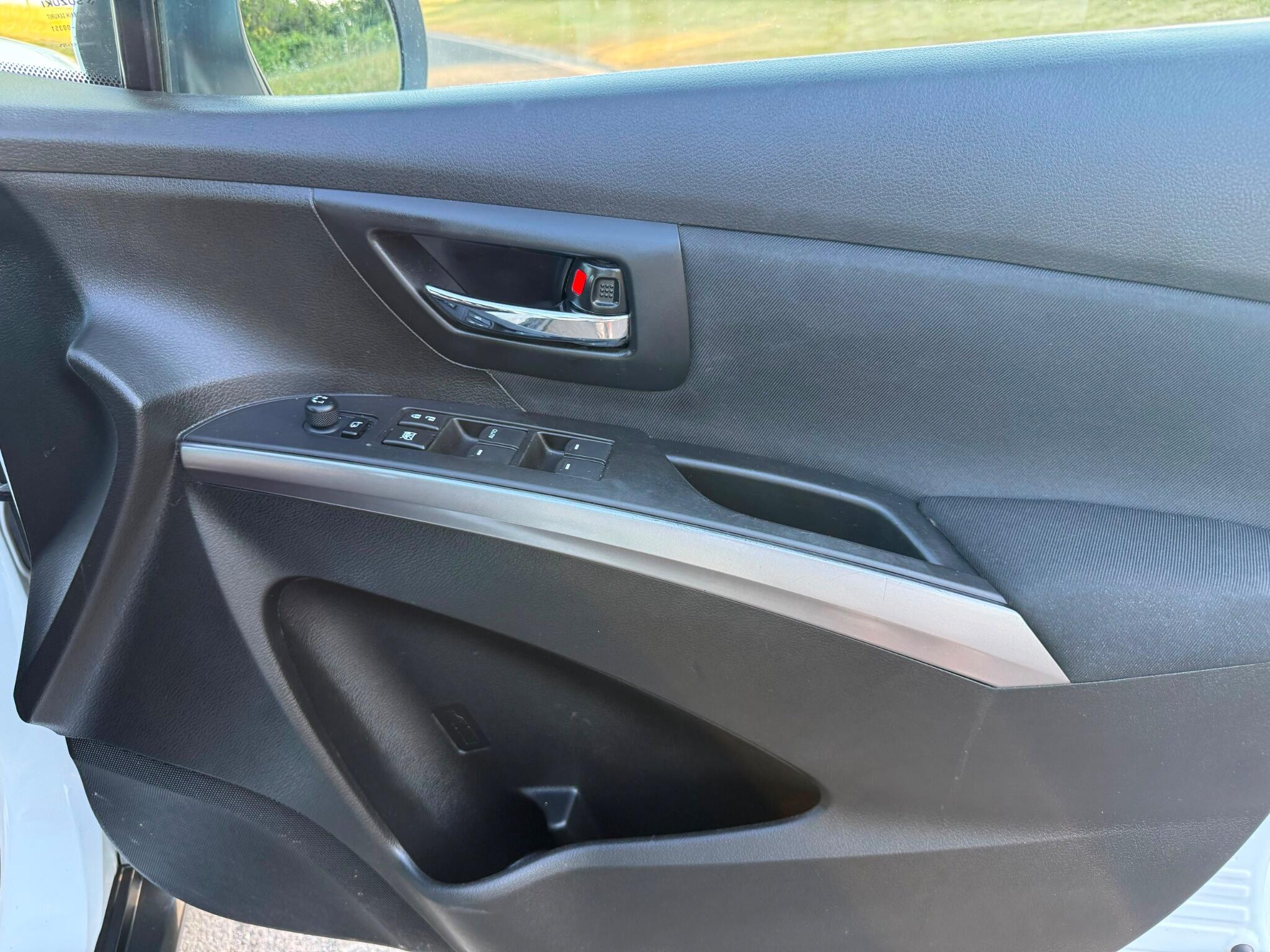 Suzuki S-Cross view 16