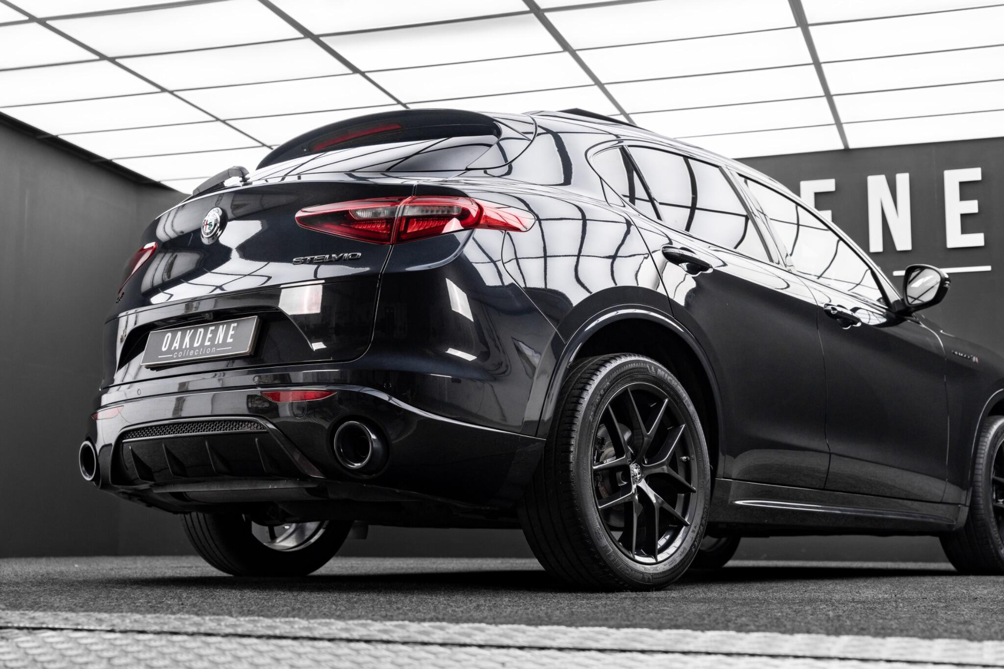 Alfa Romeo Stelvio view 16