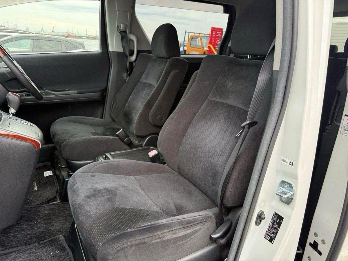 Toyota Vellfire view 2