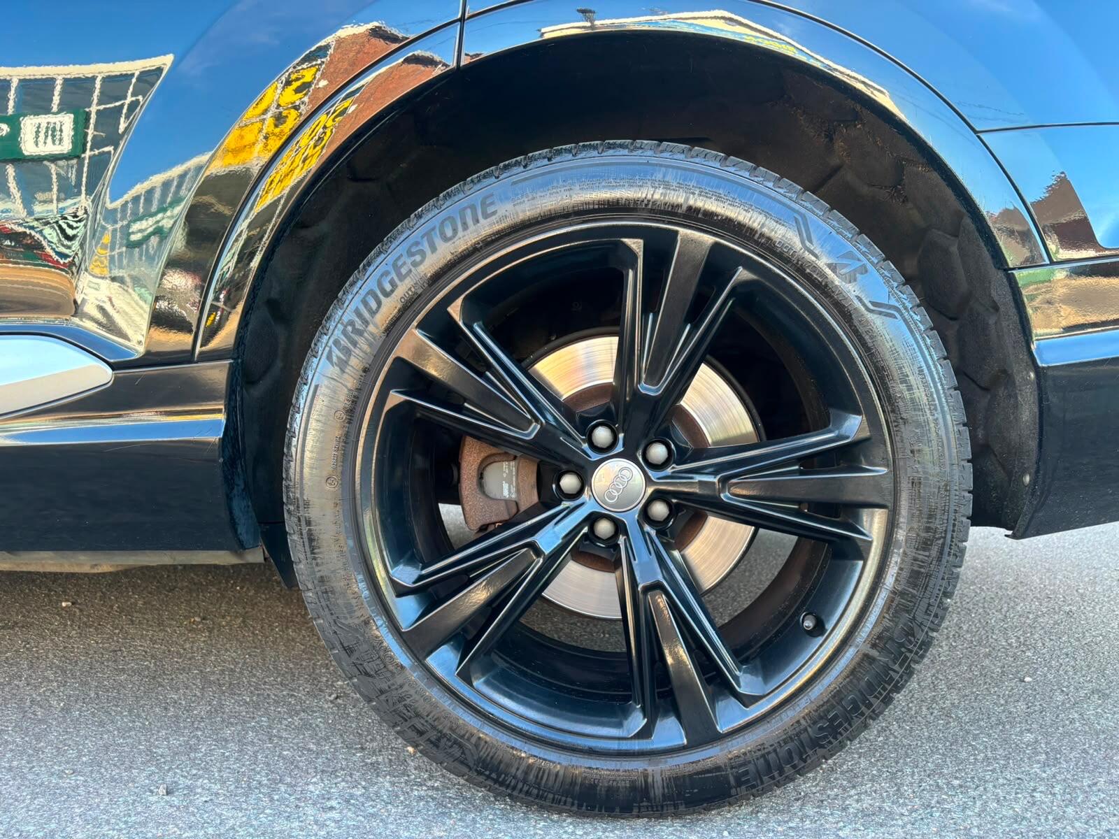Audi Q7 view 27