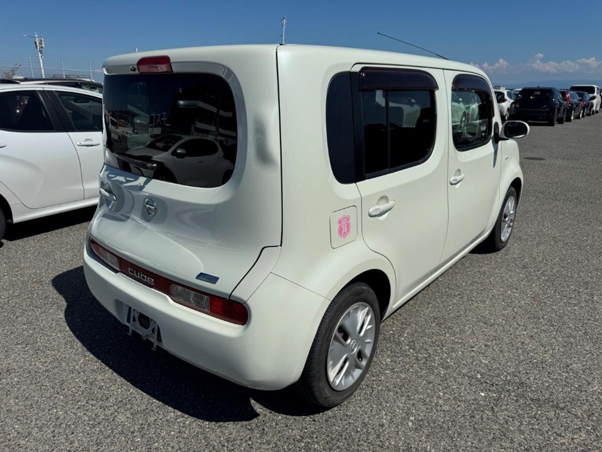 Nissan Cube view 4