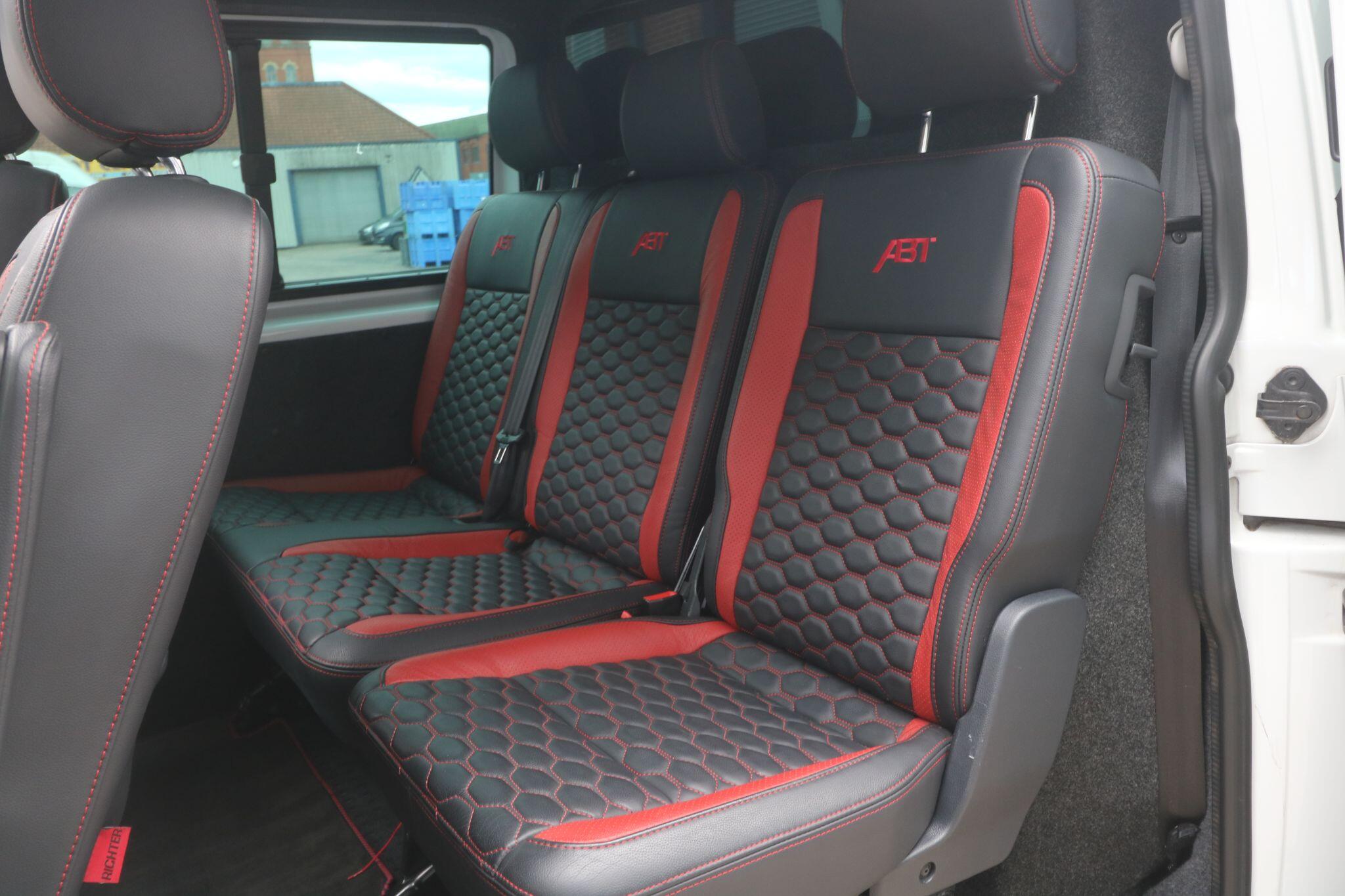 Volkswagen Transporter view 17