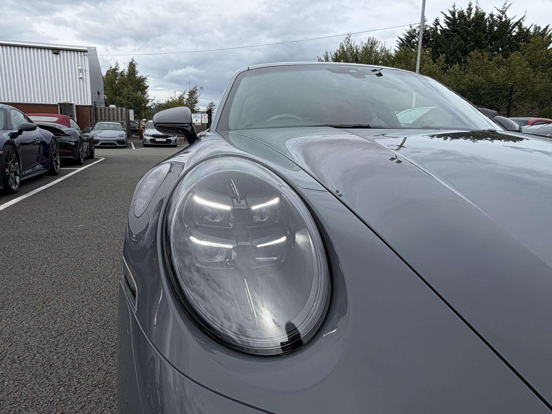 Porsche 911 view 33