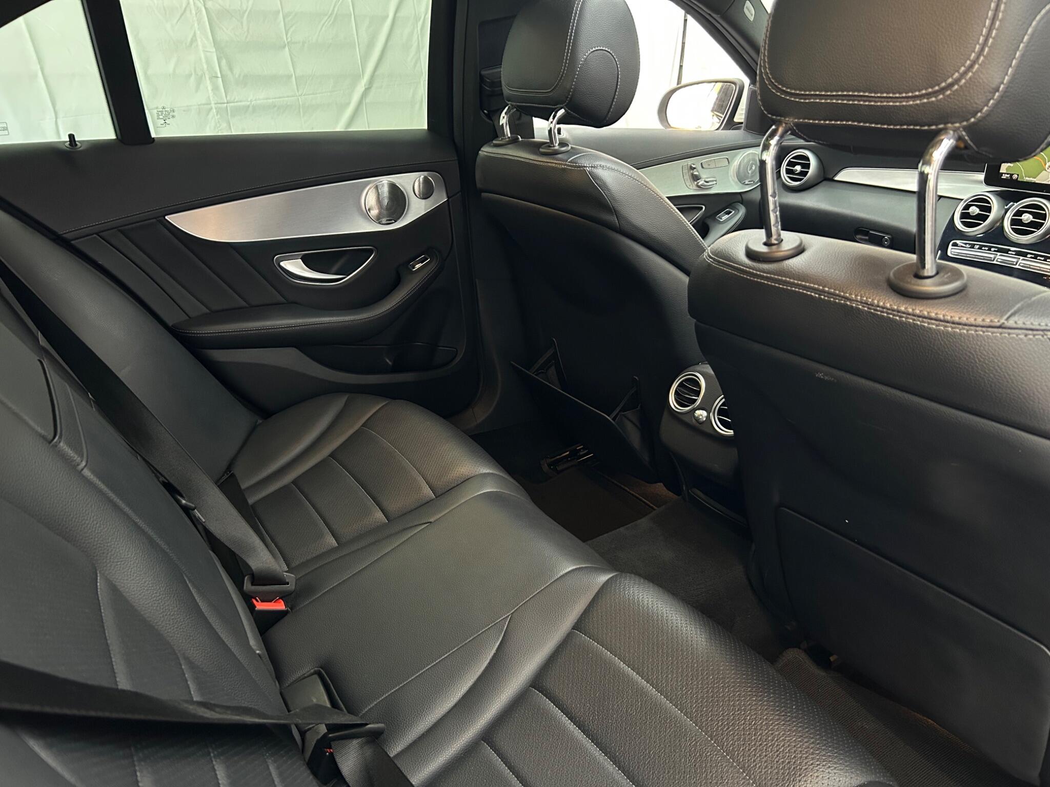 Mercedes-Benz C Class view 23