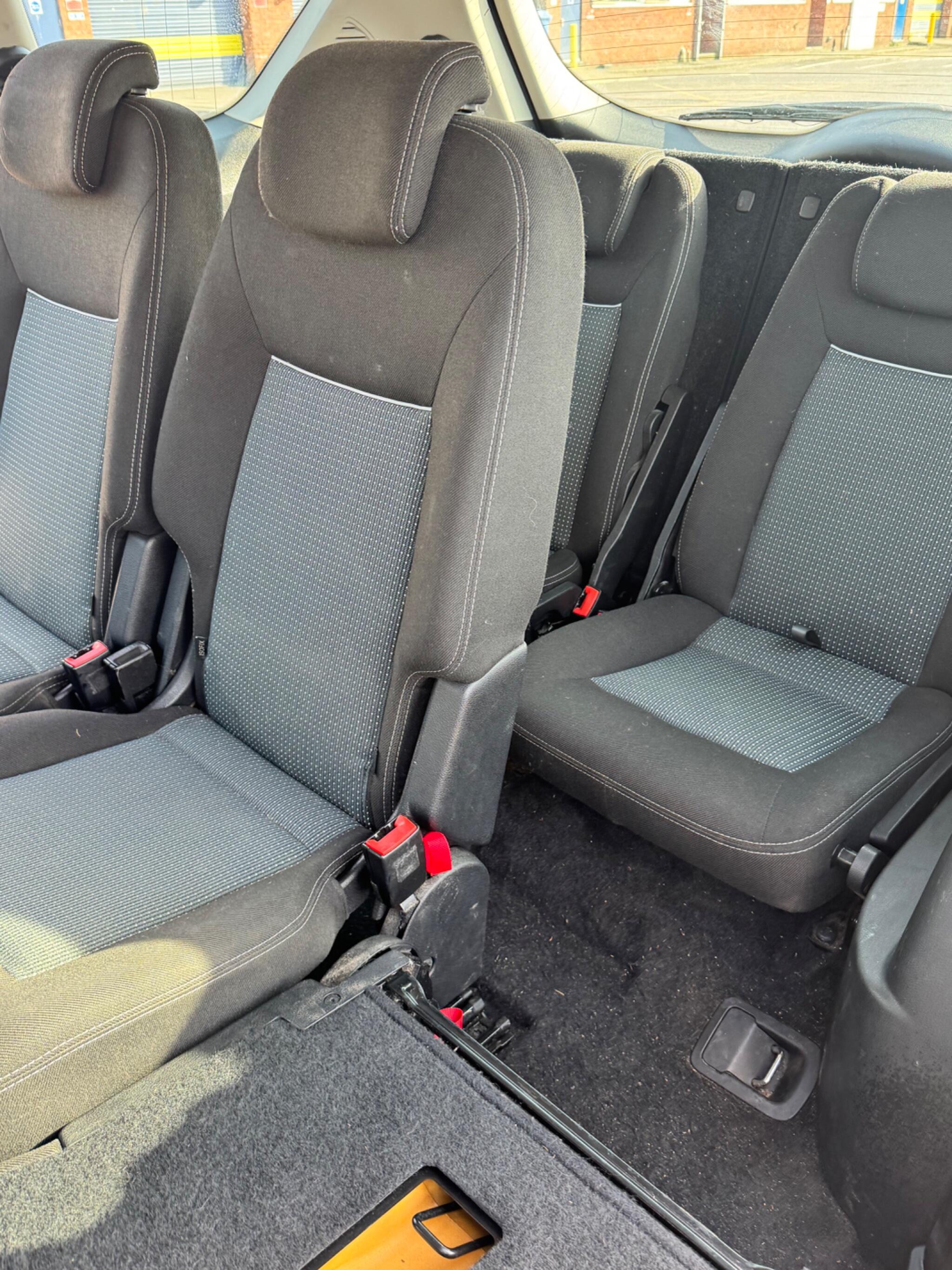 Ford S-Max view 28