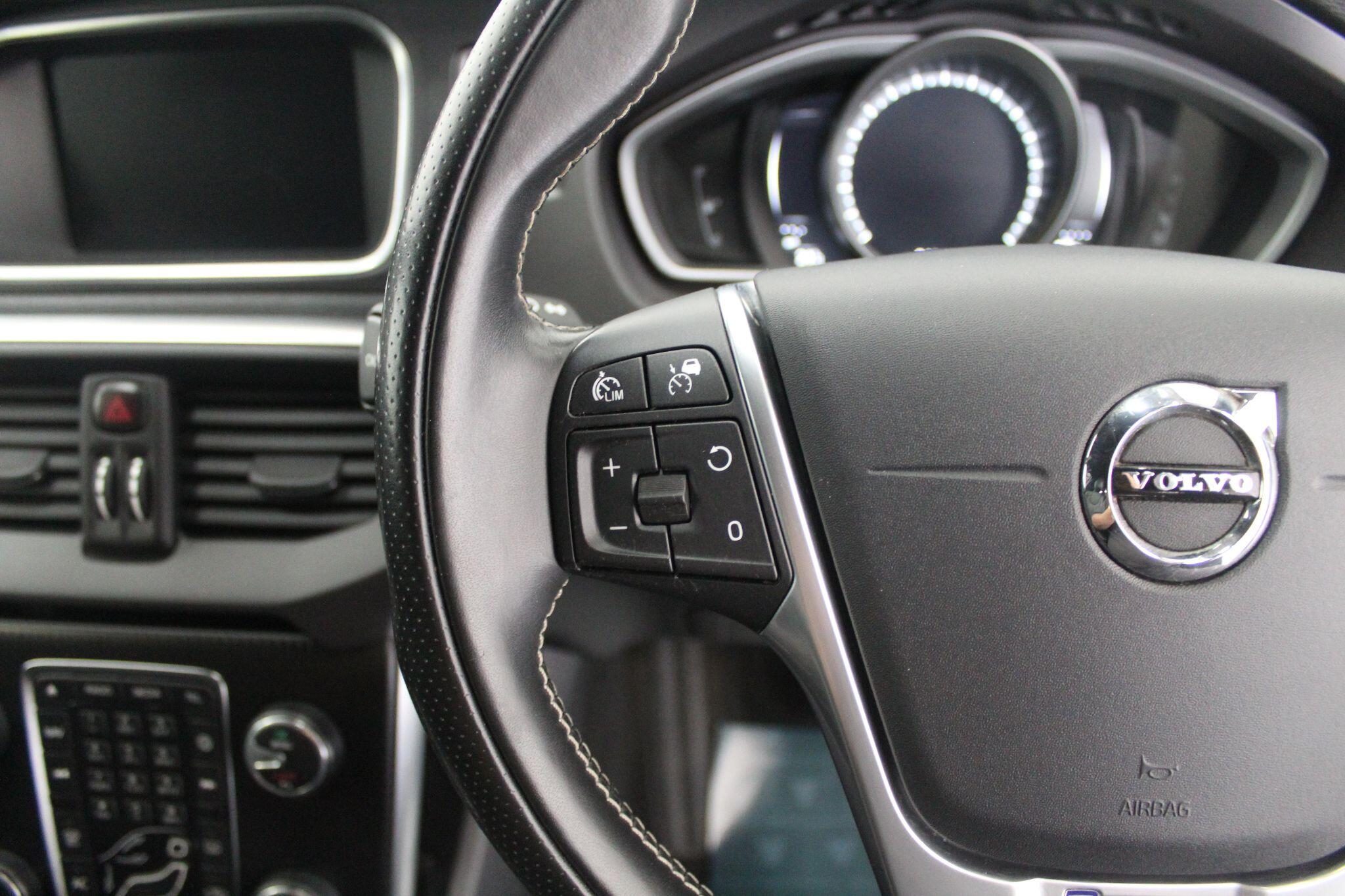 Volvo V40 view 45