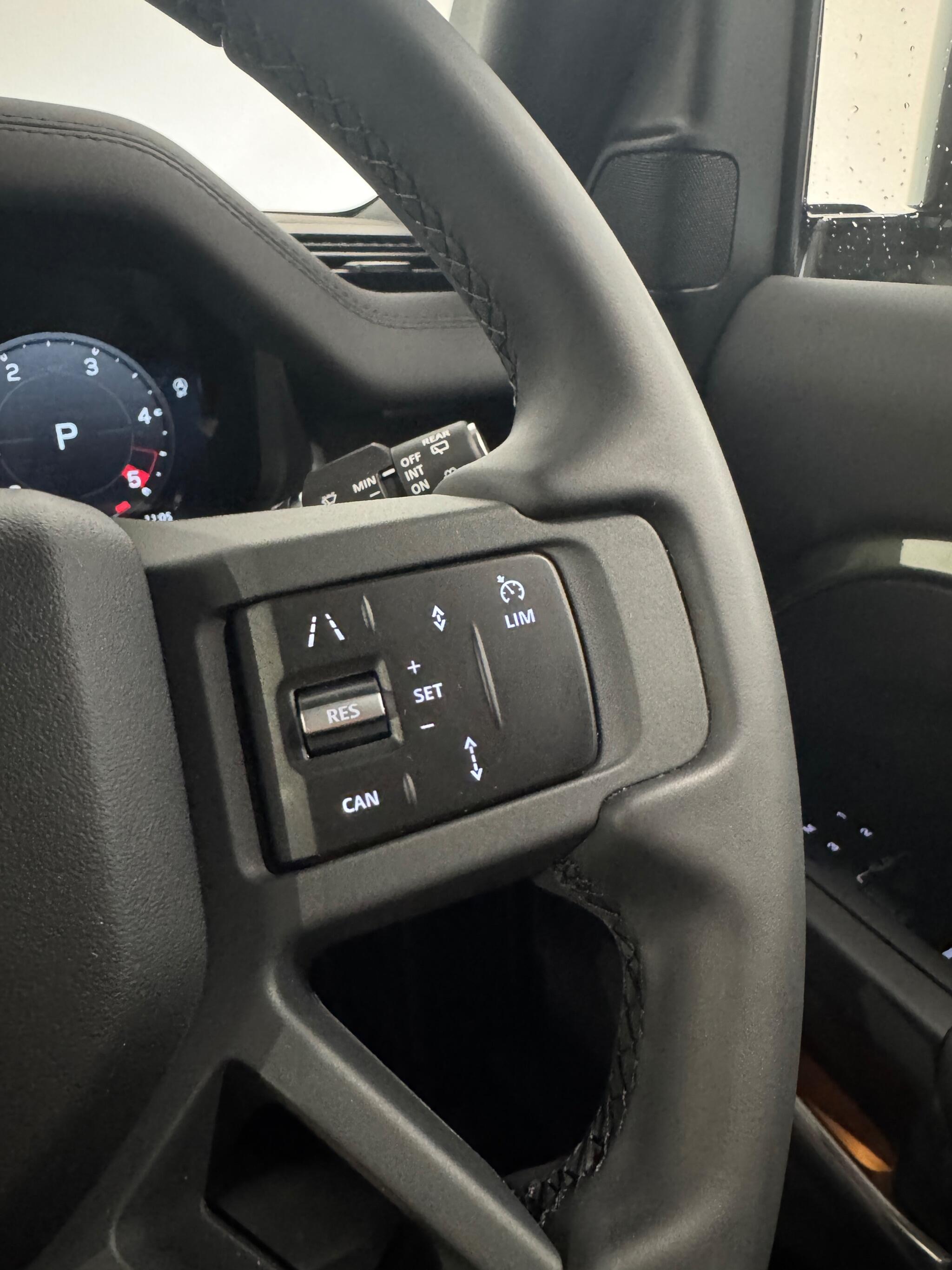 Land Rover Defender view 27