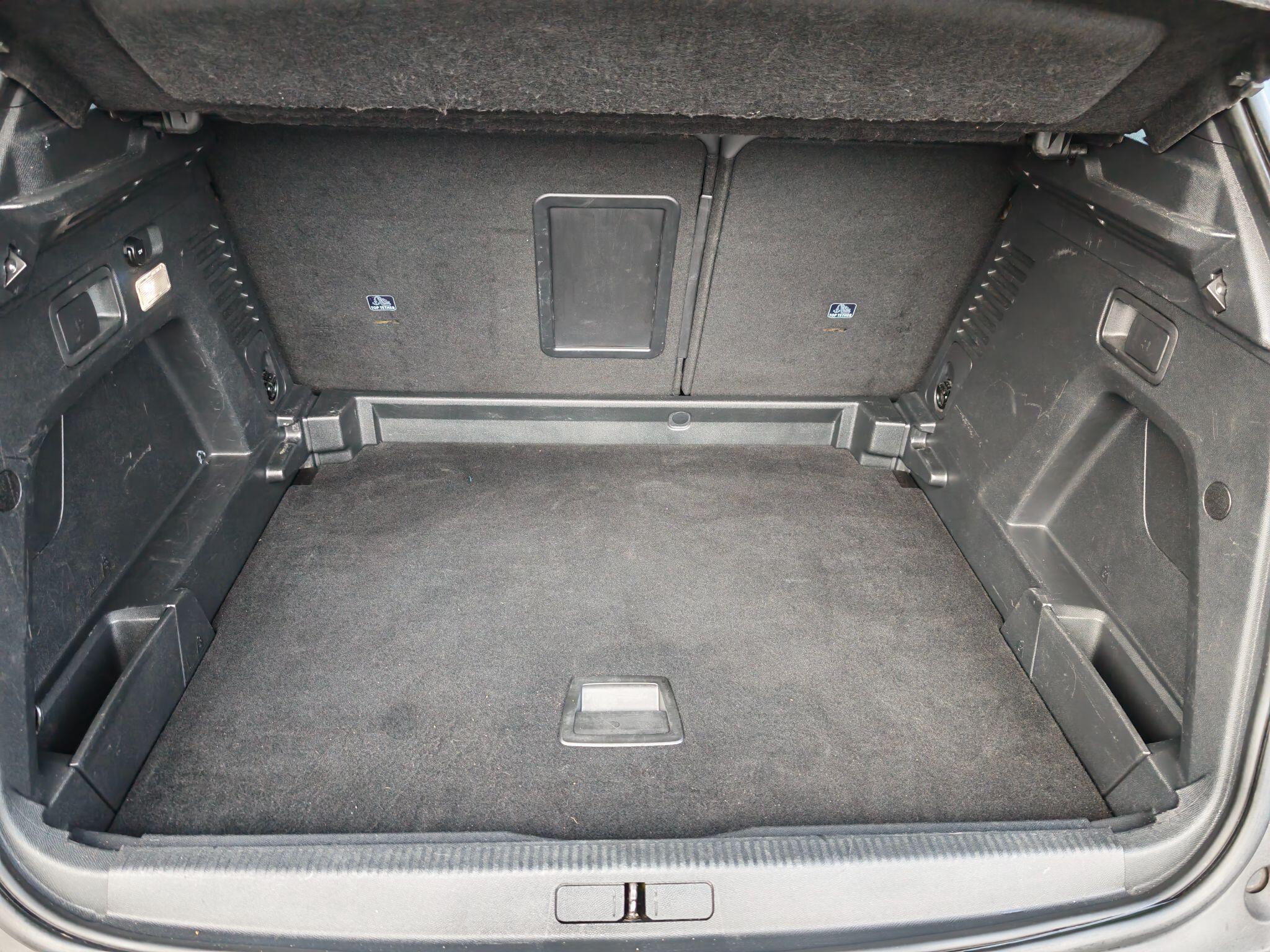 Peugeot 3008 view 45