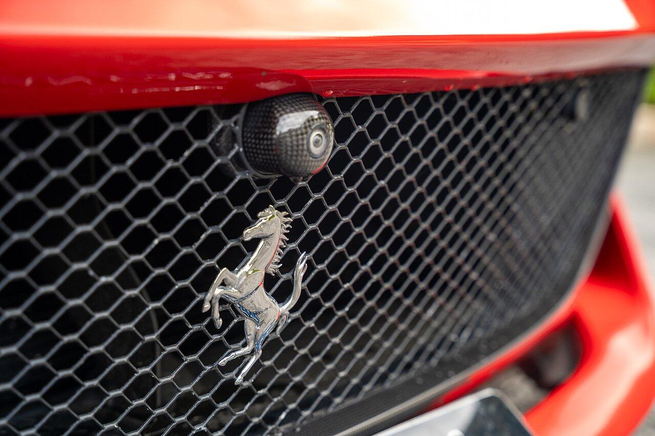 Ferrari 812 view 34
