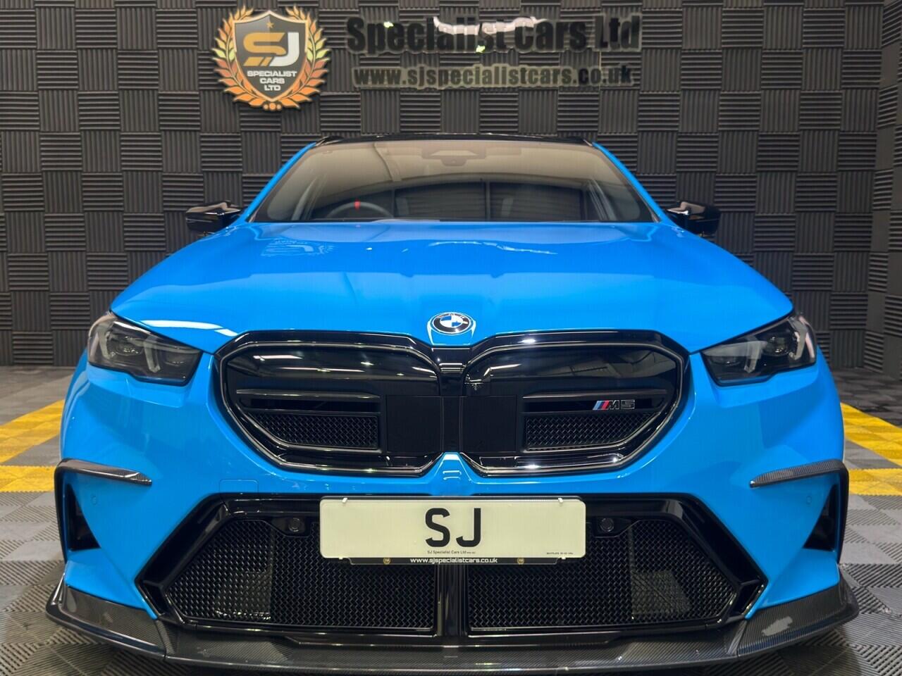 BMW M5 view 2