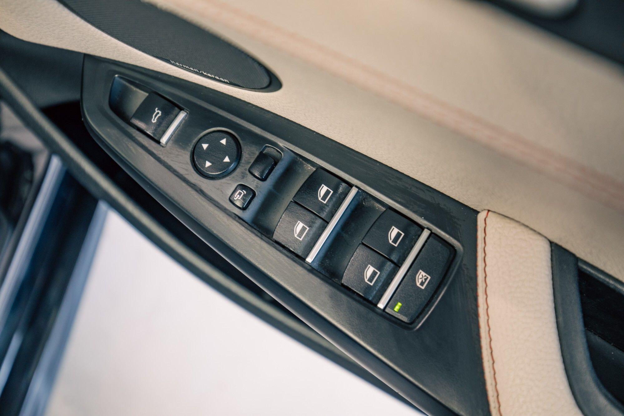 BMW X4 view 11