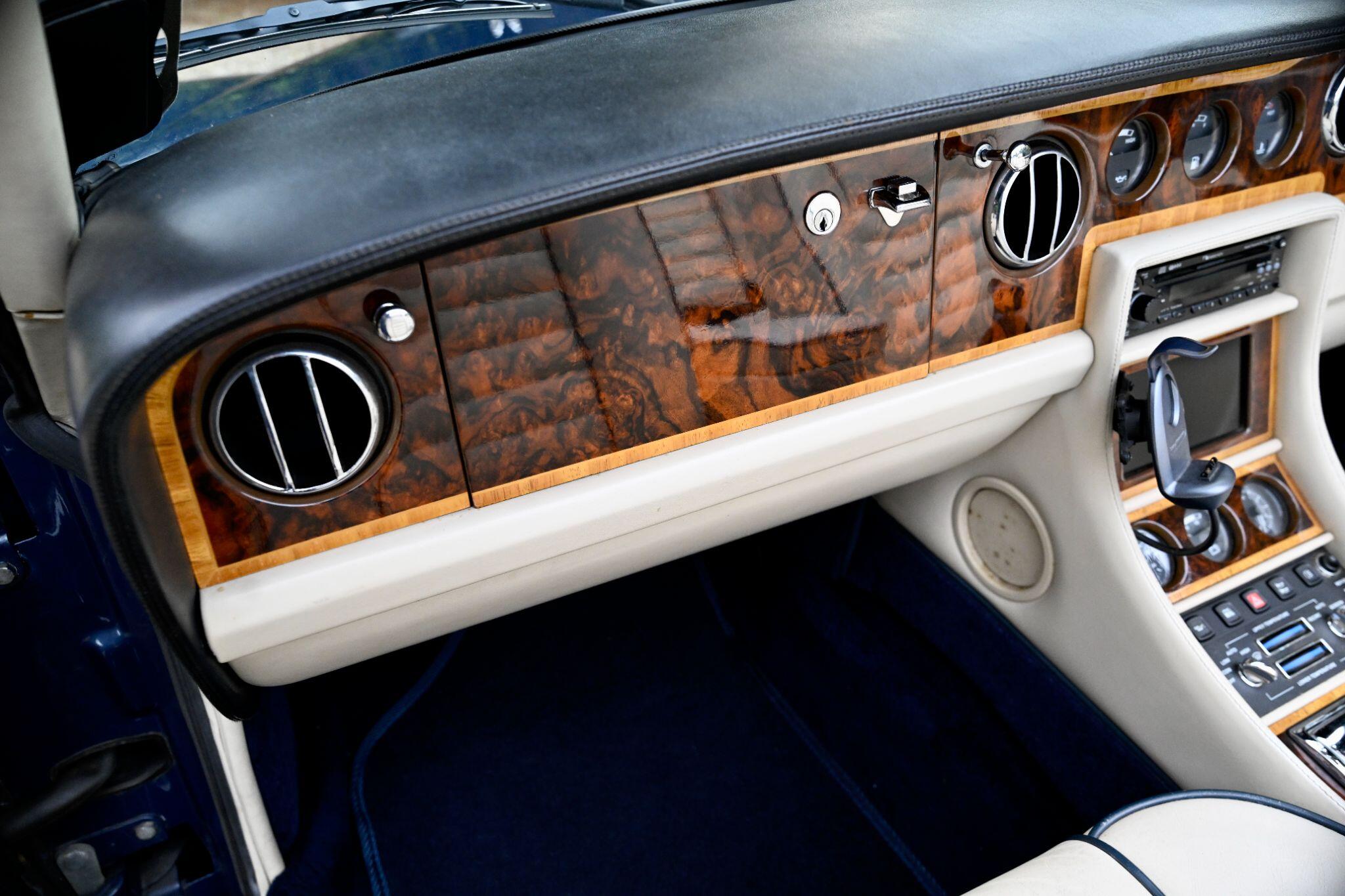 Rolls-Royce Corniche view 39