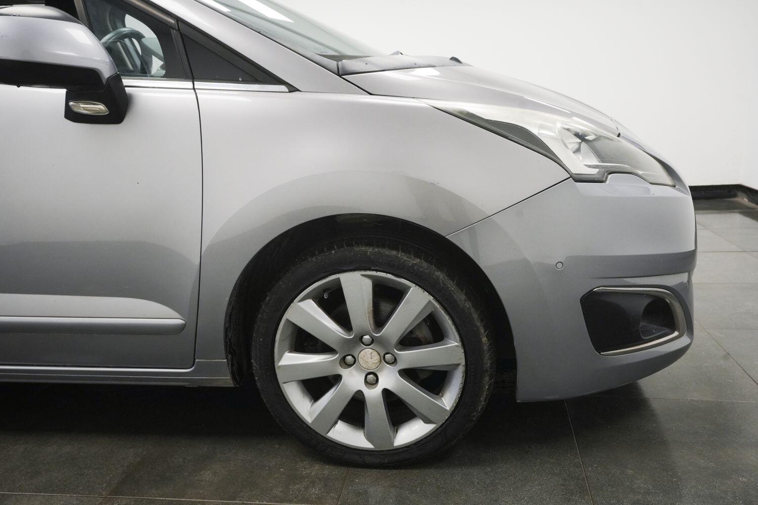 Peugeot 5008 view 4