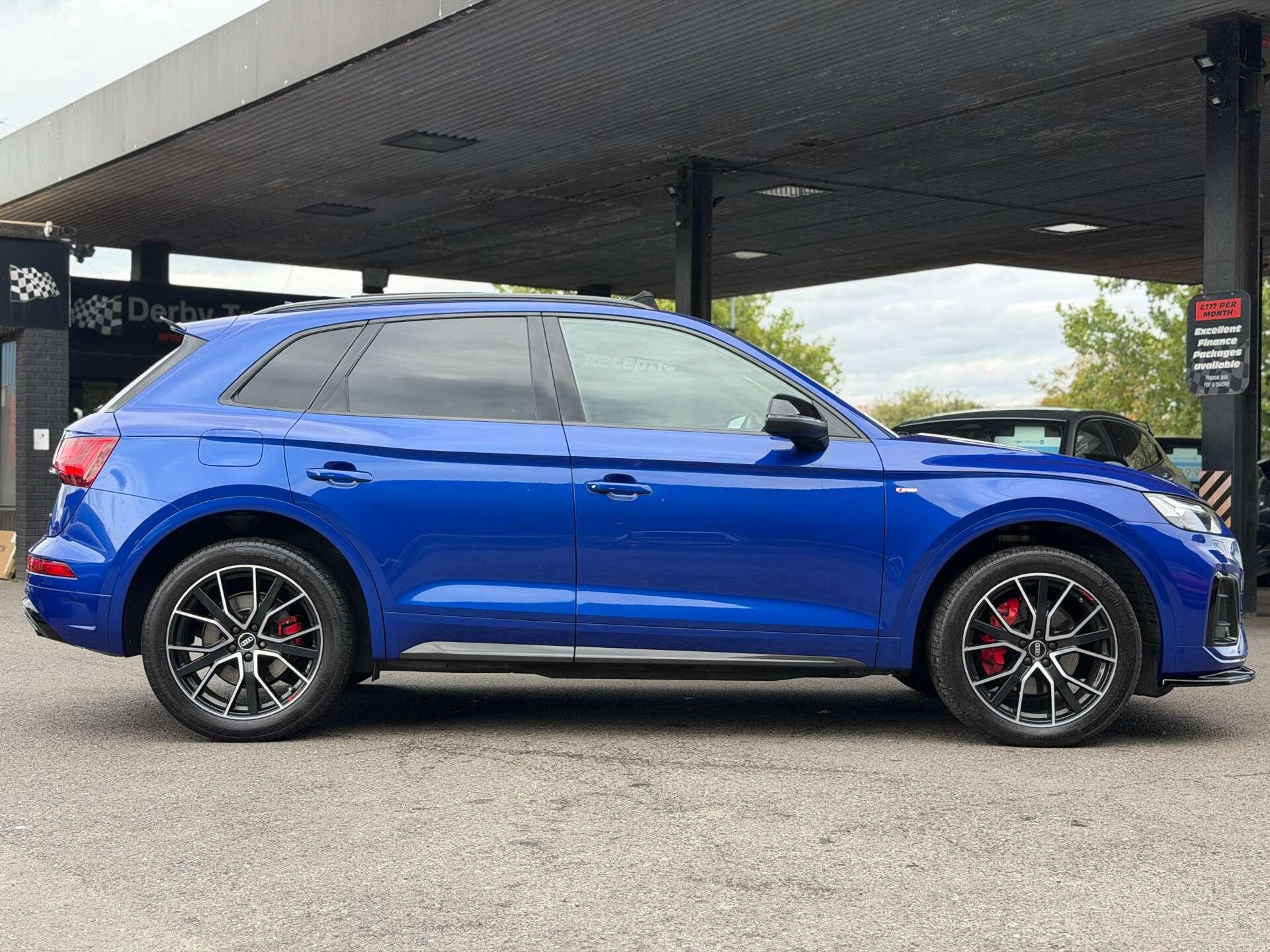Audi Q5 view 10